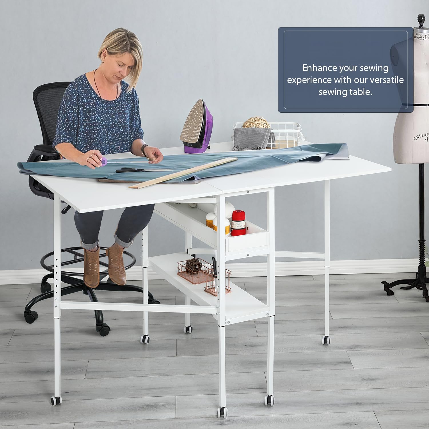 Table de Couture Pliante en Bois – Hauteur réglable – Table de Coupe Mobile – Table Pliante avec roulettes bloquables et Rangement – pour Atelier Couture, Salle créative, Bureau