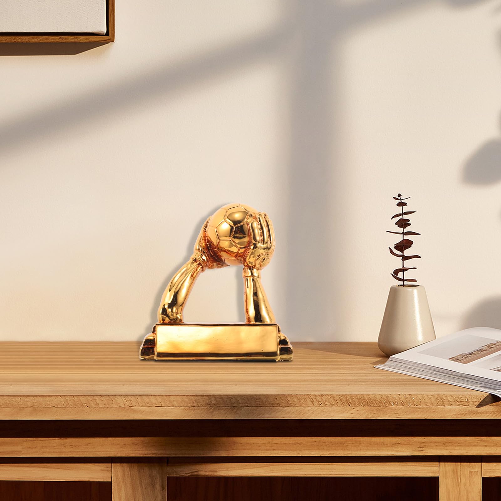 MAGICLULU Dorado Trofeo Diseño Elegante de Resina y Artesanía Delicada de Fútbol para Portero, Adecuado para Eventos de Fútbol y Presentaciones de Premios