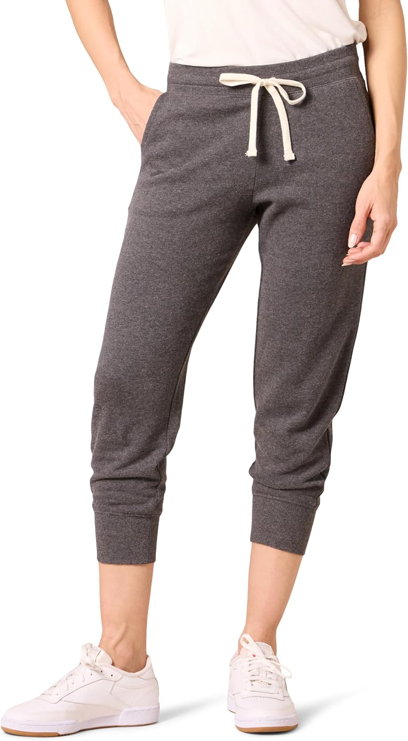 Amazon Essentials Women's Fleece Capri Jogger Sweatpant (Available in Plus Size)