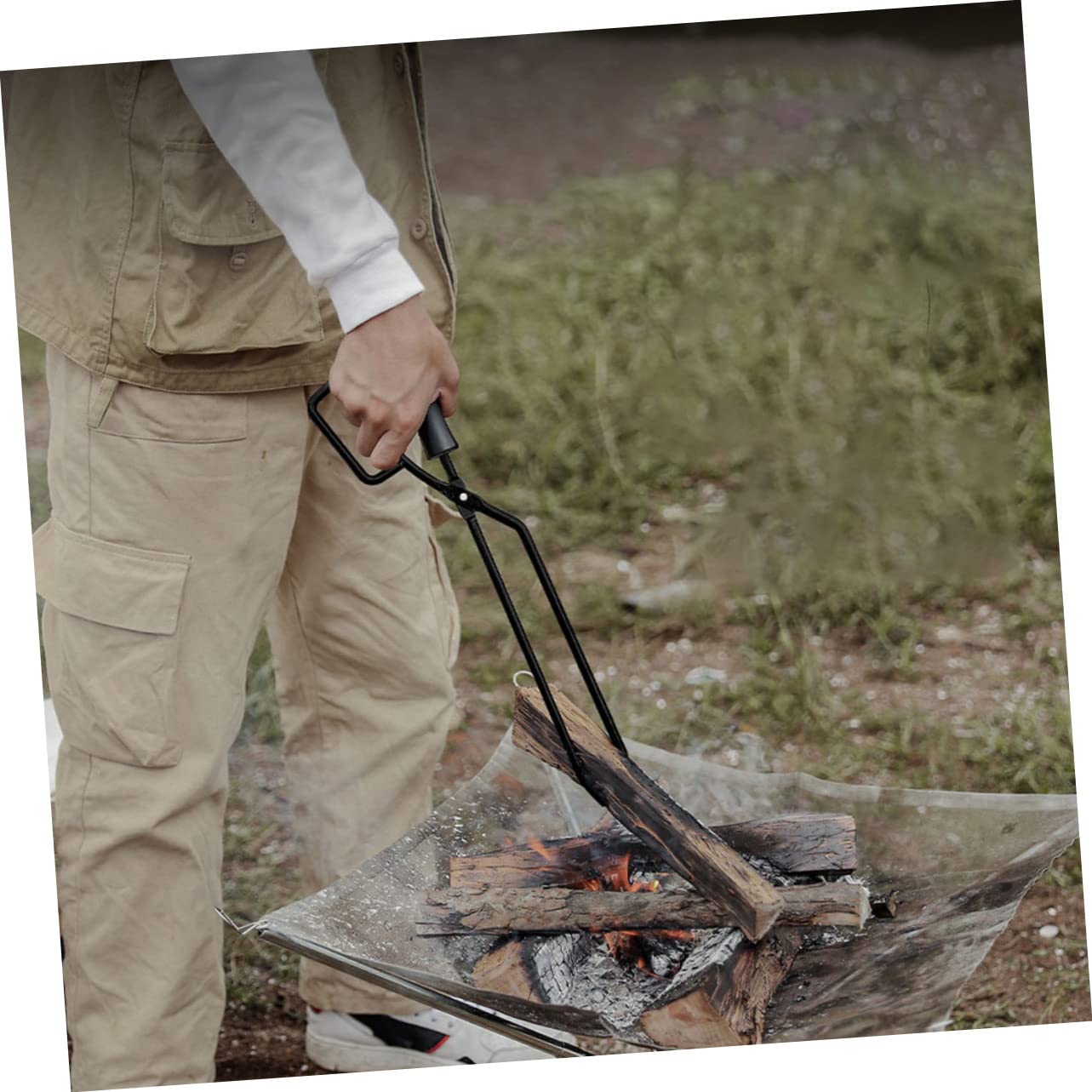 Pinza per Carbone da Esterno in Ferro con Manico in Legno | Nera, Comoda per Spostare Braci, per Attività All'aperto e Cena, Accessori Barbecue
