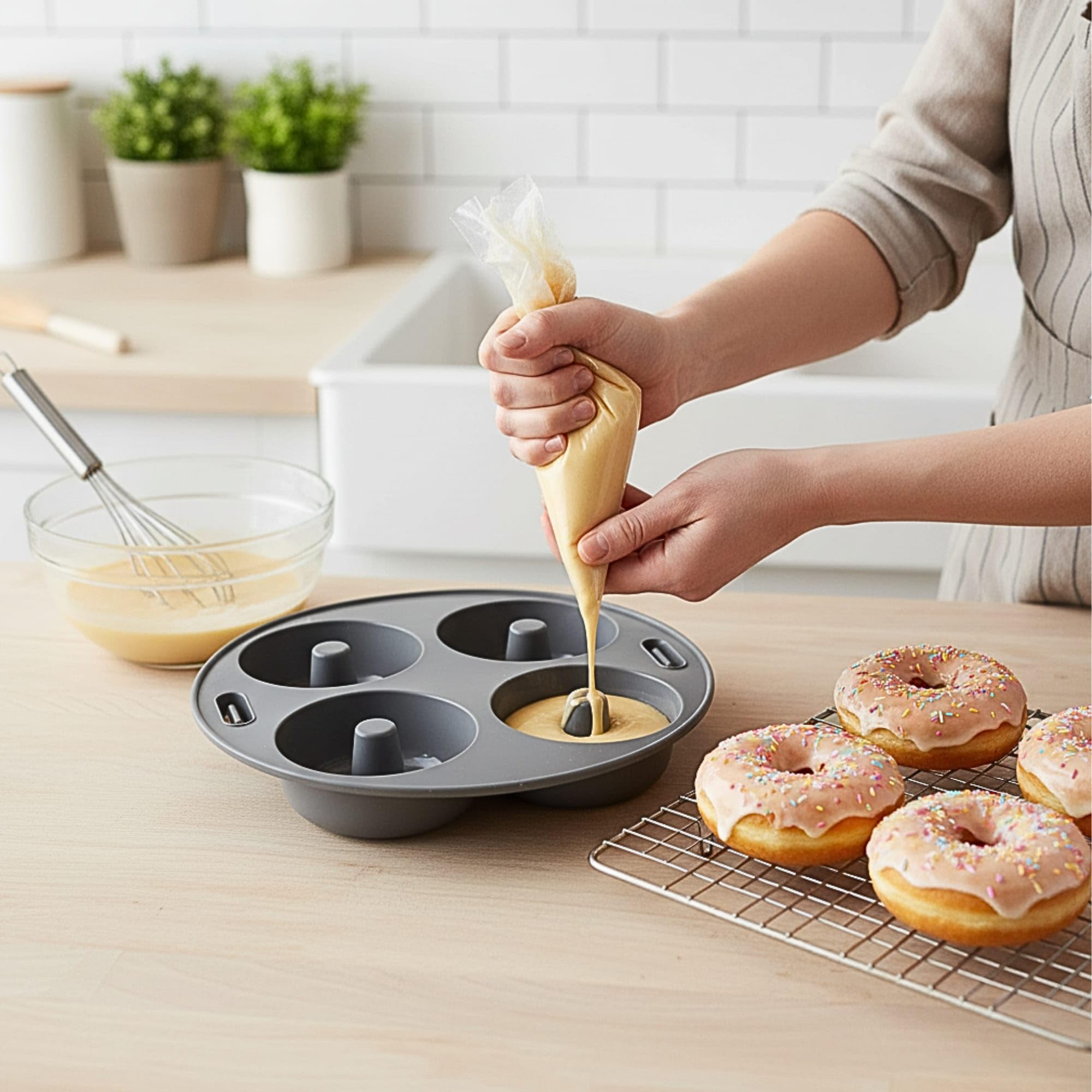 Set 4 moldes silicona freidora de aire – Accesorios air fryer reutilizables con molde cupcakes, donuts, brownies y gofres – Moldes antiadherentes sin BPA, aptos horno y lavavajillas