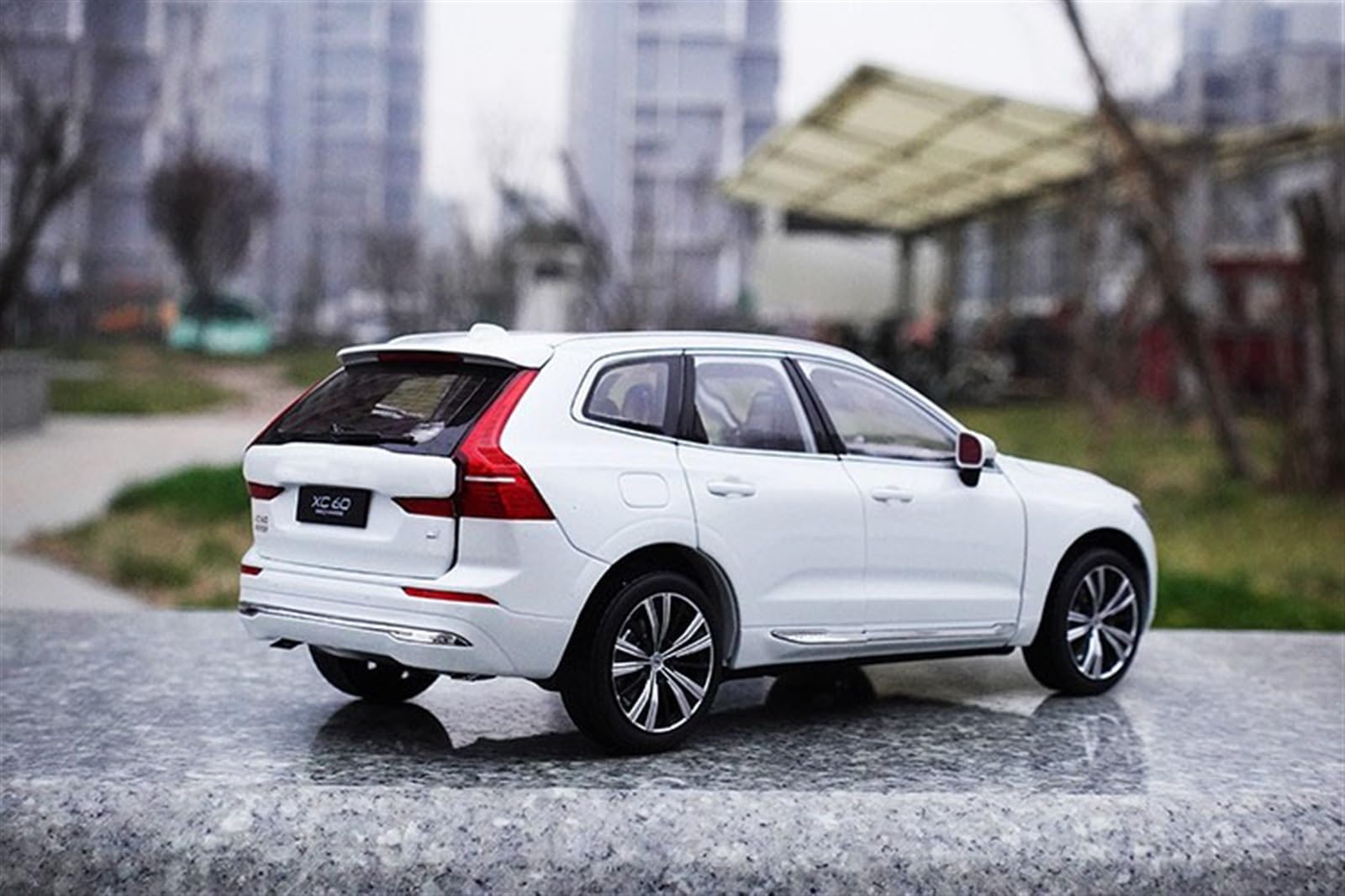 Scale Finished Model Car 1/18 for Volvo XC60 2022 SUV Scale Alloy