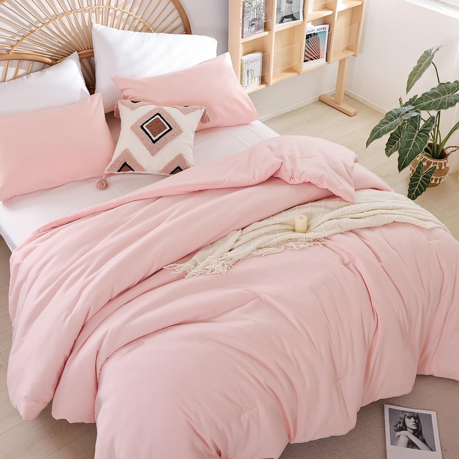 weigelia Super-Soft Micorfiber Comforter Set - Queen Size Blush Pink Lightweight Warmth Comforter for All Season Use, Machine Washable Pink Bedding Set (1 Comforter, 2 Pillowcases)