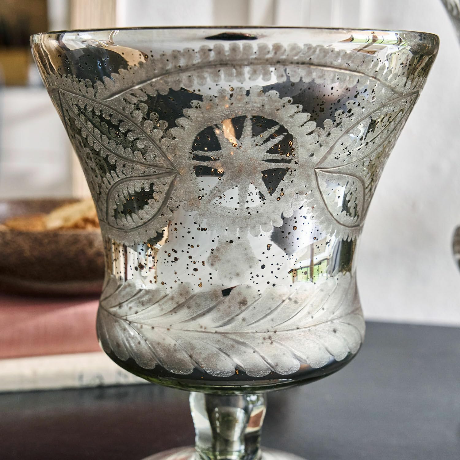 Loberon Windlicht 2er Set Zorayne, Silber/klar | Zwei Größen - Mundgeblasen - Bauernsilber-Finish - Nostalgischer Charme - Kerzenhalter - Dekoration - Glas