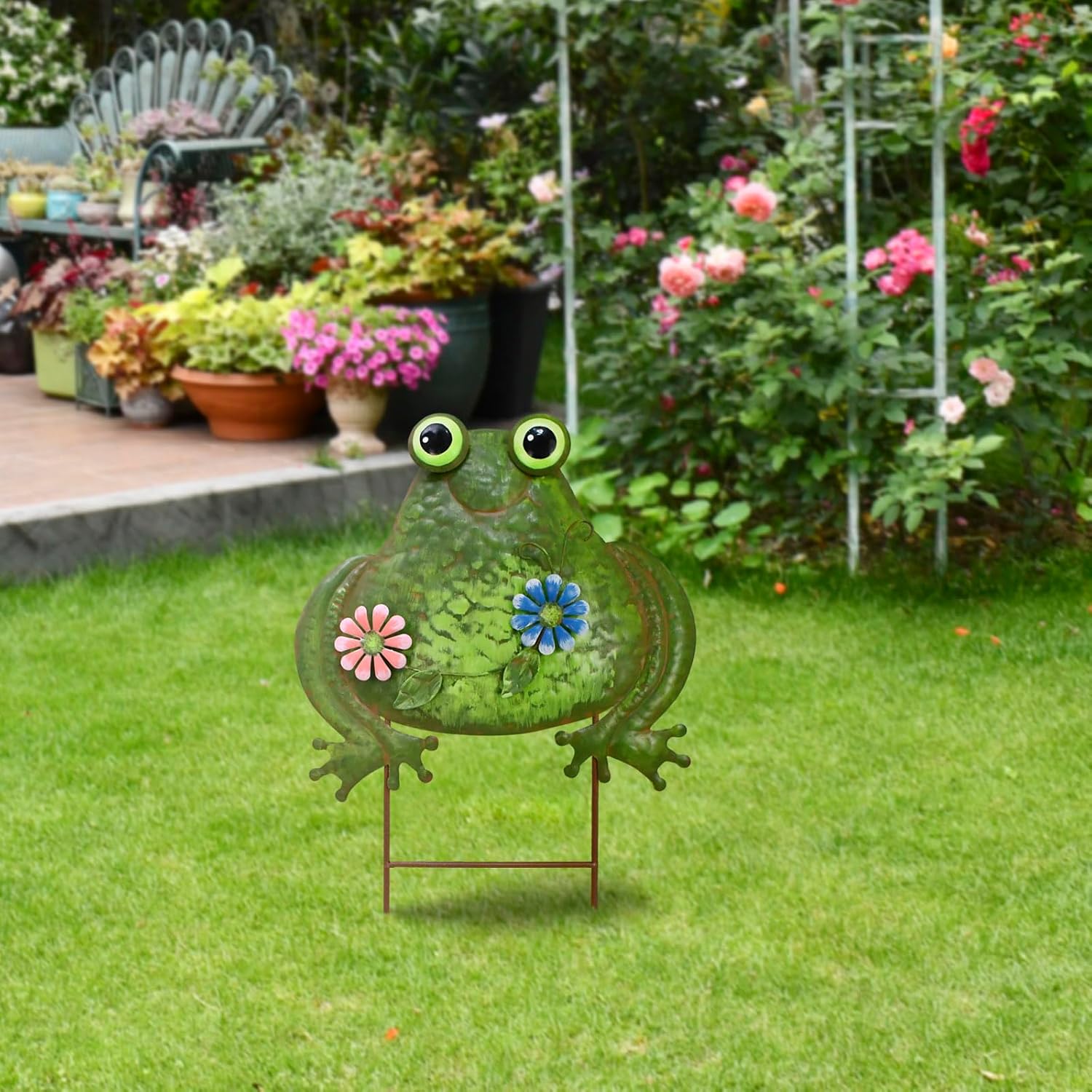 Aecipl Metal Garden Stakes Decorative Frog Yard Sign, Indoor Outdoor Plant Flower Stake Lawn Ornaments, Spring Decor Frogs Decoration for Porch Pathway Patio Backyard (Small)