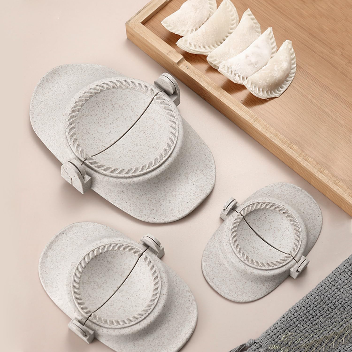 Set di 7 Pezzi Stampi per Gnocchi, Taglierine per Ravioli, Set Pressa per Empanada, Macchina per Pasta con Rotella Tagliapasta per Pot Stickers, Pierogi e Gyoza