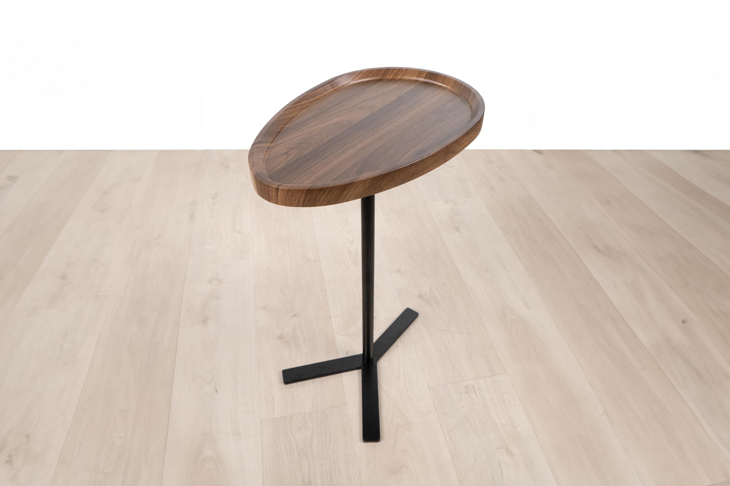 Table en bois avec pied en métal noir pour salle à manger