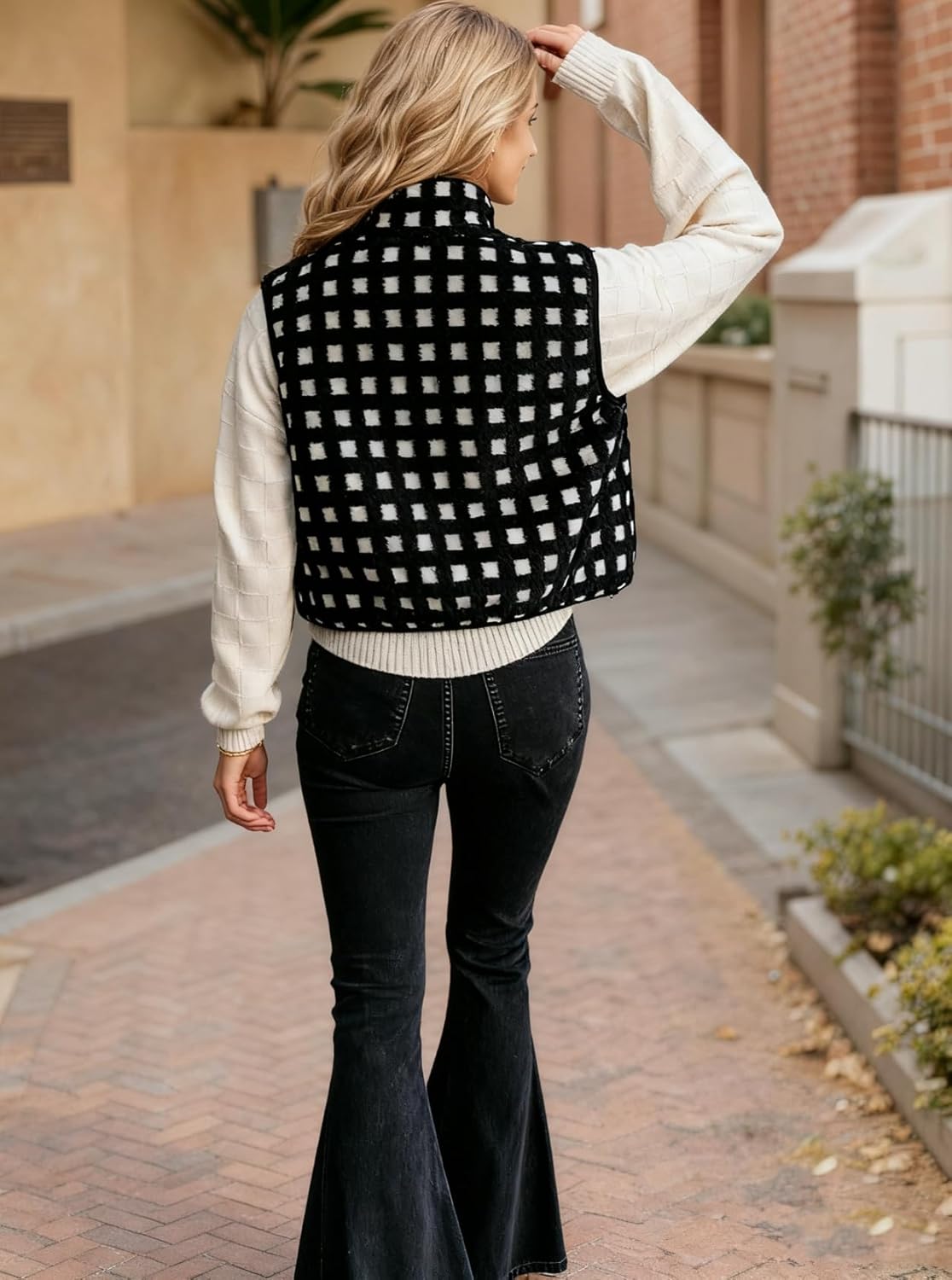 Cocoinsity Womens Fuzzy Fleece Vest with Side Pockets Checkered Sleeveless Zip Up Sherpa Vests Jacket Lightweight Sweater - Image 2
