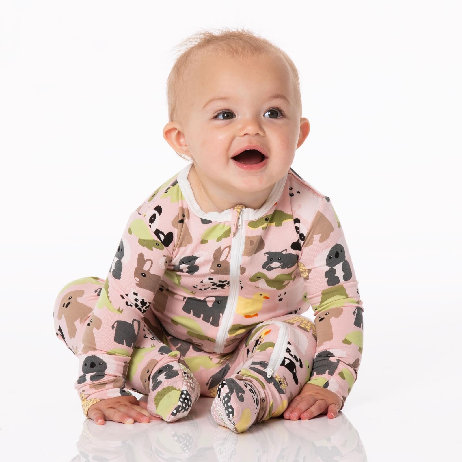 KicKee Print Footie with Zipper, Fitted Long Sleeve Pajamas, Ultra Soft Everyday One-Piece Loungewear, 90s (Baby Rose Too Many Stuffies - 9-12 Months)