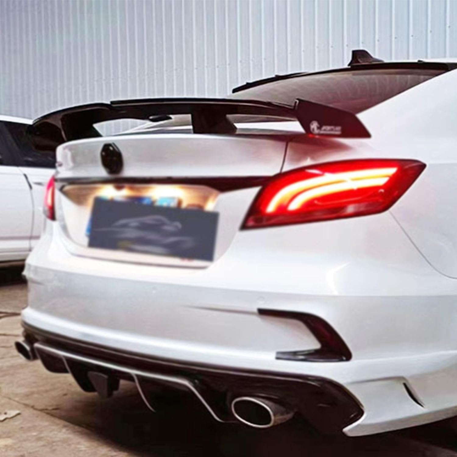 アベストリアウィング　80ヴォクシー、ノア、エスクァイア 流れるハイマウント付リアウィング NOAH VOXY ESQUIRE 80系 ノア