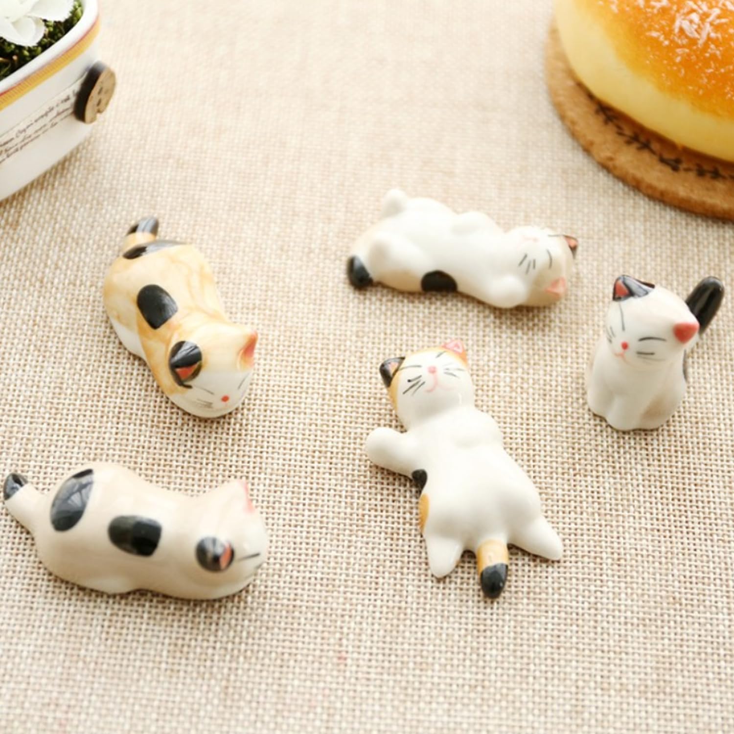 Repose-baguettes chat céramique pour une décoration de table poétique
