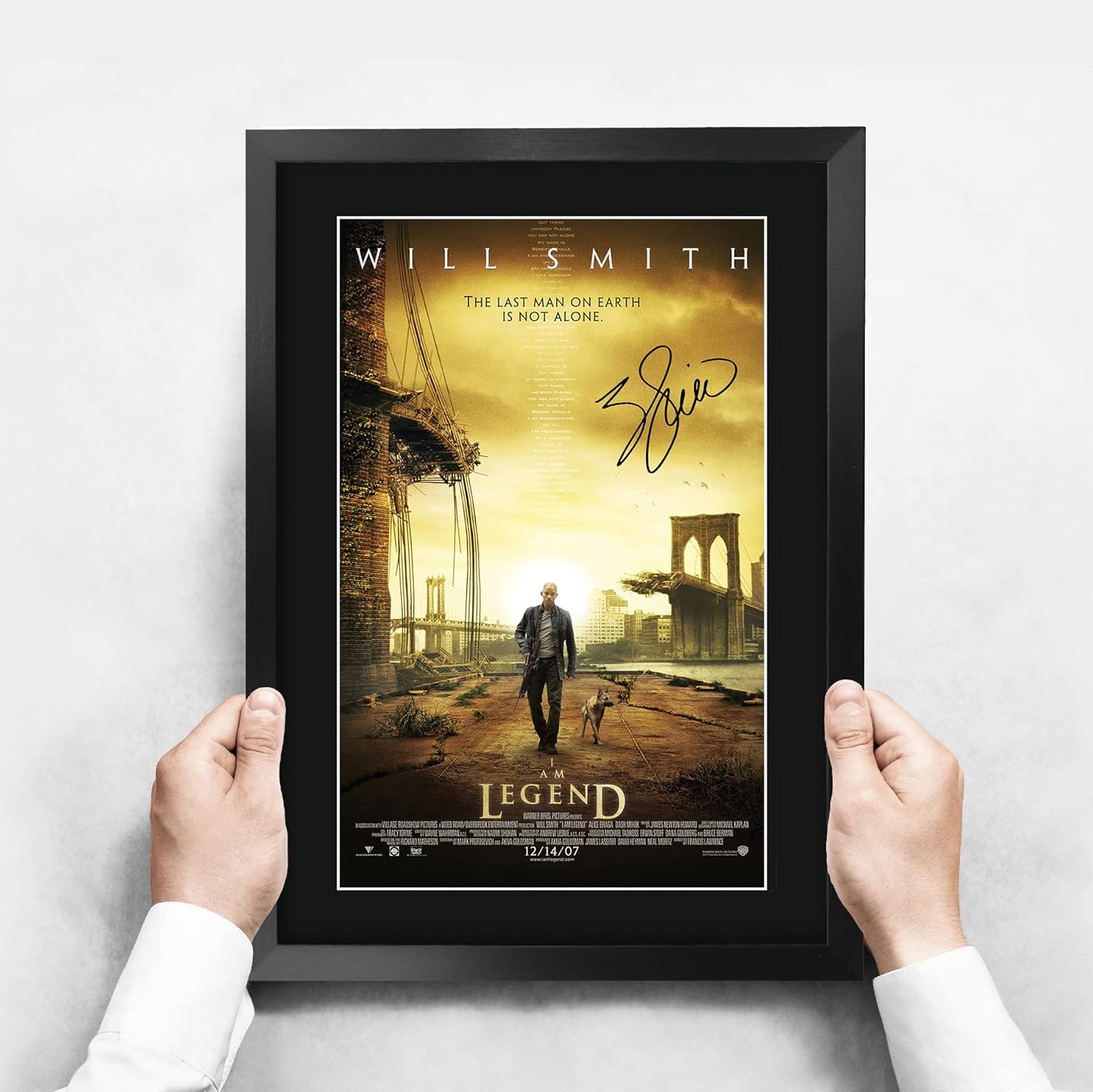 HWC Trading I Am Legend Movie Poster Will Smith Signed 16 x 12 inch Framed Gift Printed Autograph Film Print Photo Picture Display - 16" x 12" Framed