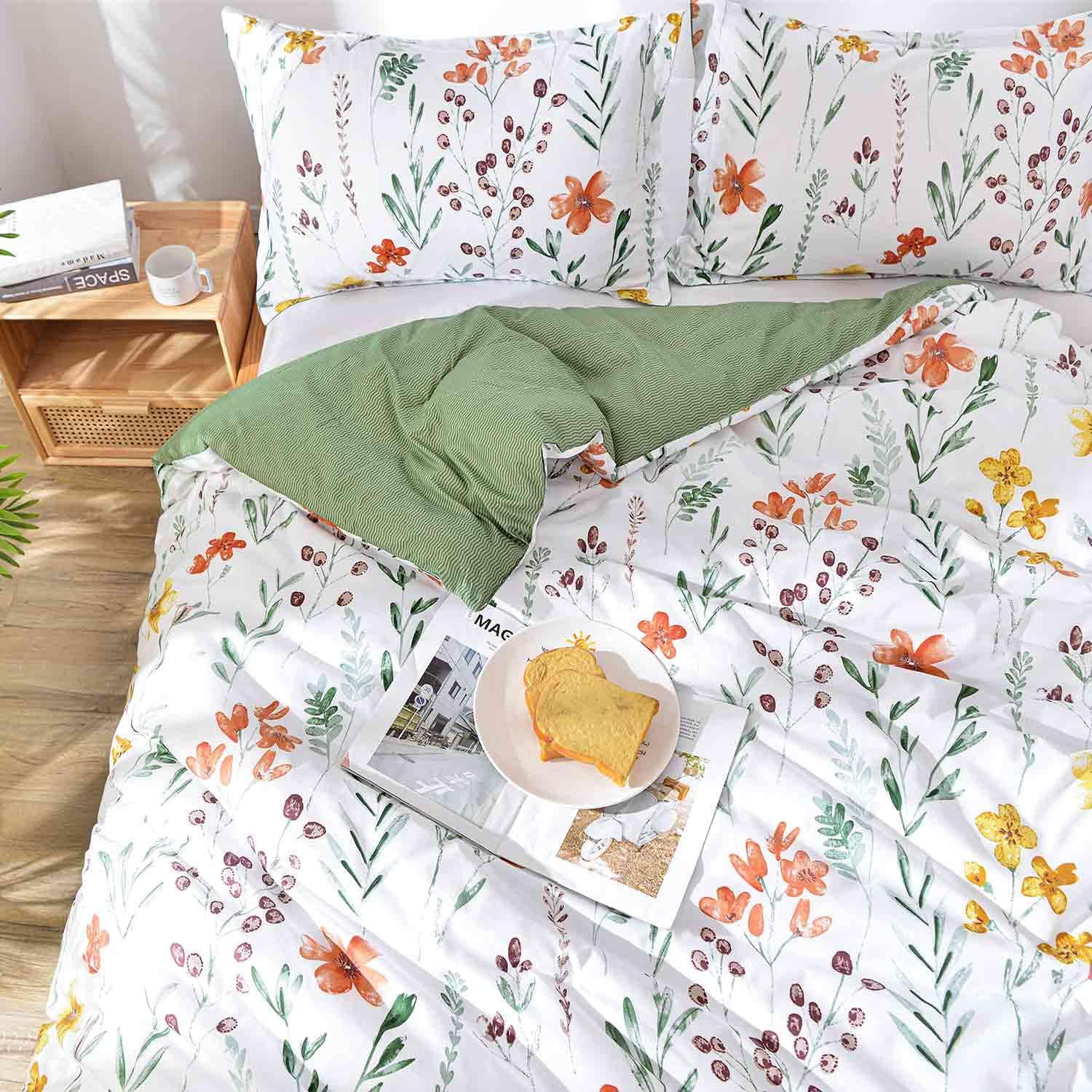 Twin Size Comforter Set, White Yellow Floral, Green Leaf Pattern Print Reversible Down Alternative Bed Sets - 68 x 90 2PC Soft Microfiber Flower Duvet Vintage Farmhouse Bedding in a Bag for Women Men