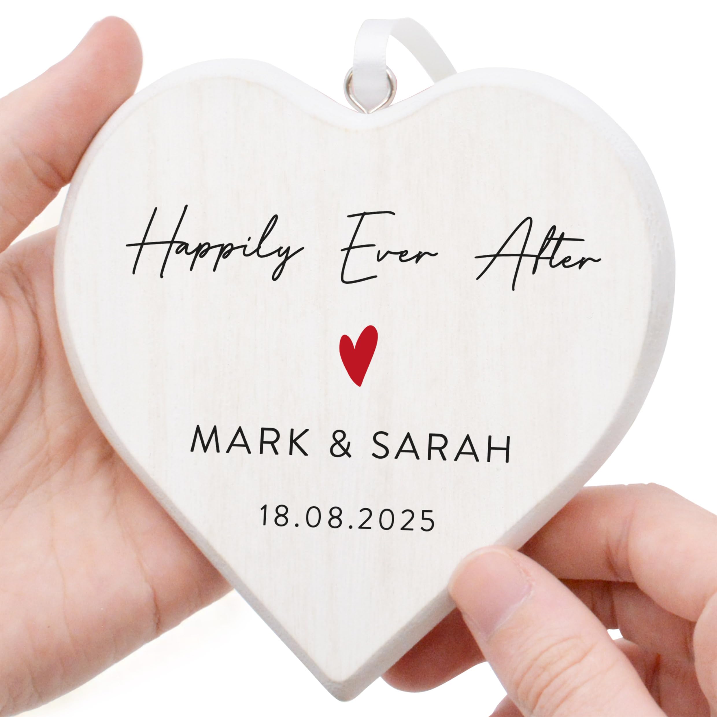 Beecreative Personalised Wedding Day Gift For Bride and Groom - Rustic White Wood Heart Decoration - Happily Ever After Gift For Husband or Wife - With Gift Bag