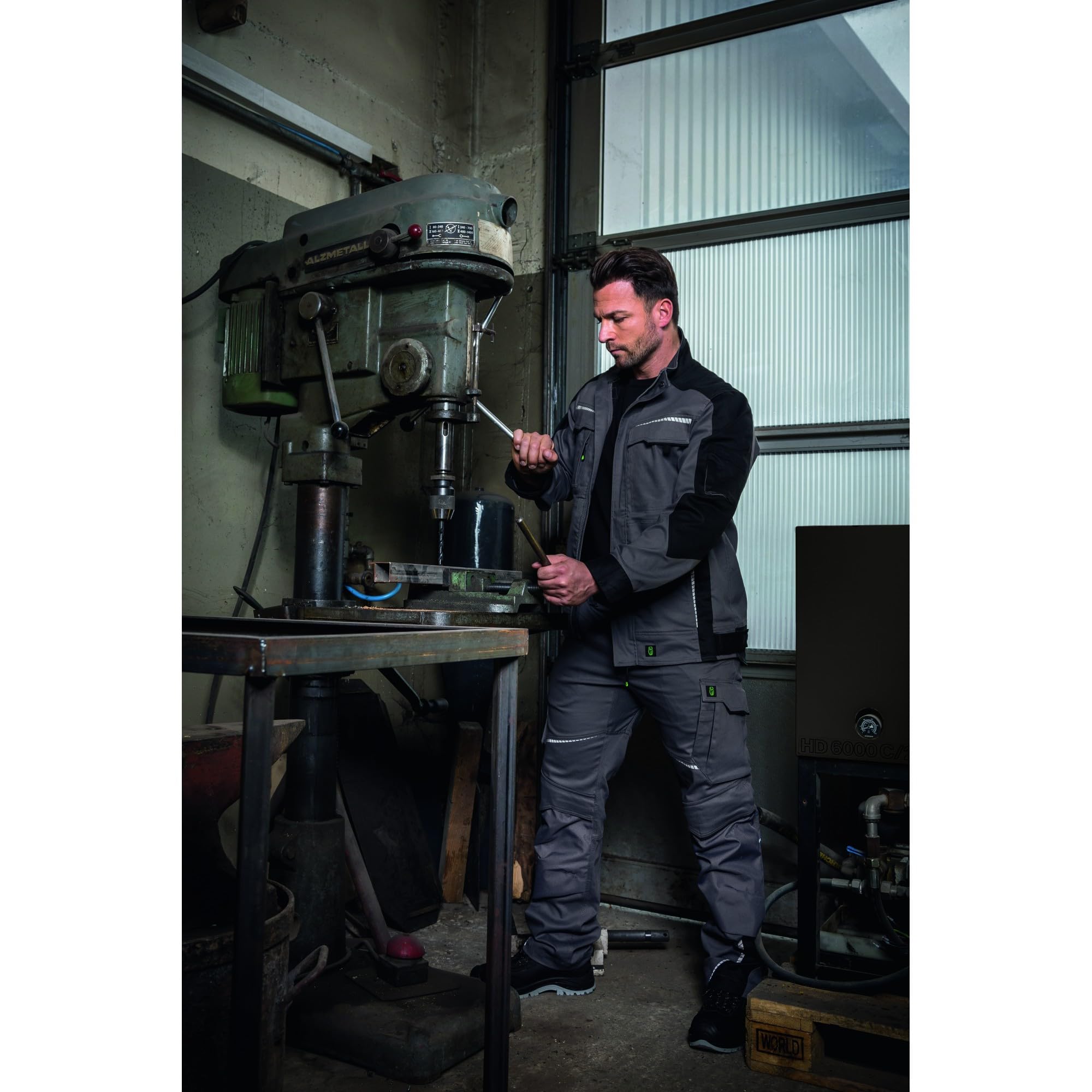 Leibwächter Flex-Line Herren Arbeitsjacke Bundjacke, atmungsaktive Allwetterjacke mit Stretchanteil für Herbst und Winter, robuste Arbeitsjacke Männer mit Reflexstreifen