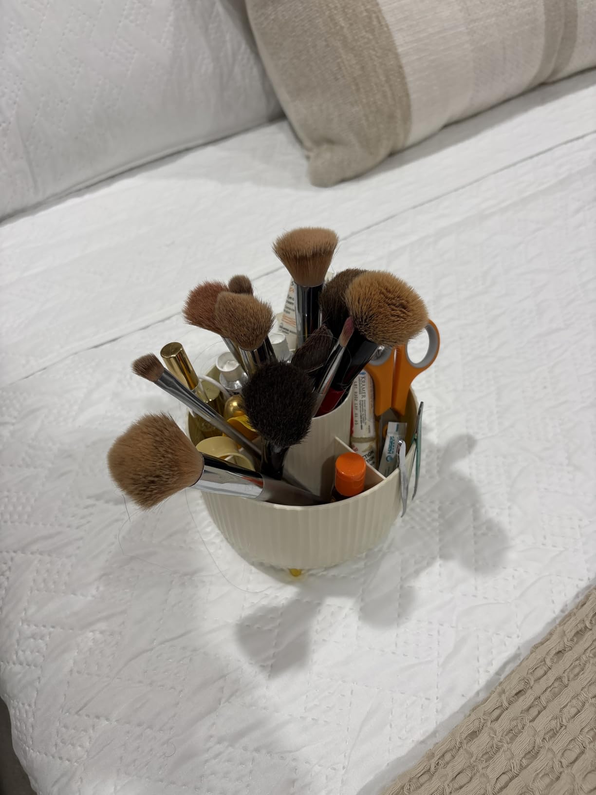 Sparkling Diamond 360° Rotating Makeup Brush Holder, 5-Compartment Makeup Brush Cups, Suitable for Makeup and Dressing Table Storage, A Perfect Gift for Women and Young Women - Diamond White photo review