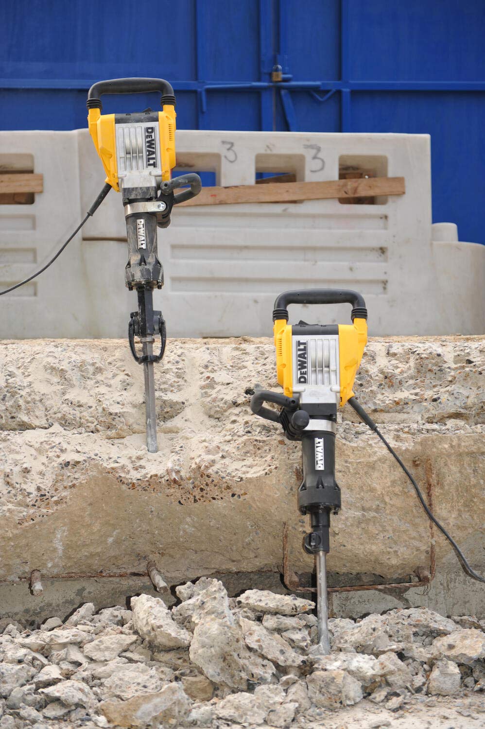 DEWALT Młotek wyburzeniowy 30 mm sześciokątny 16 kg 1600 W