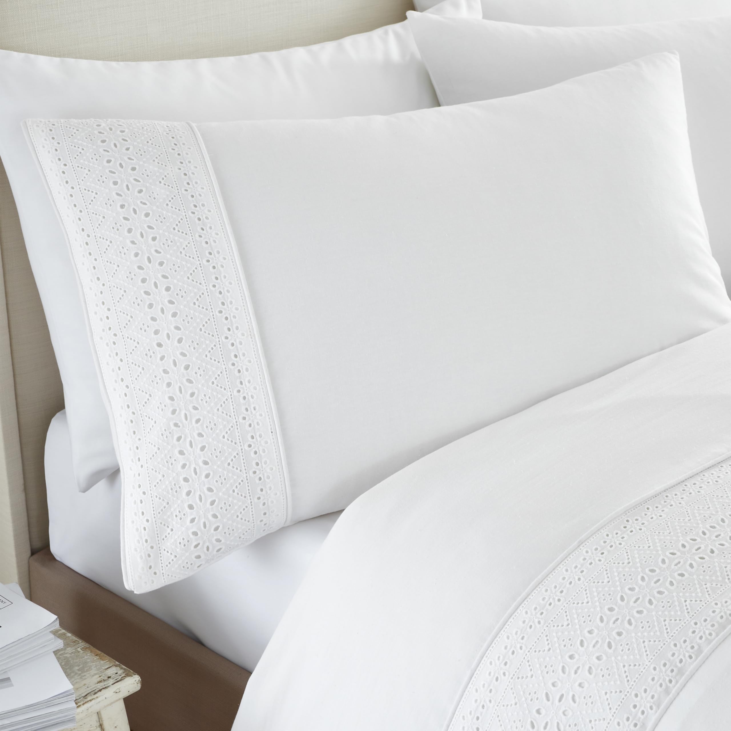 Catherine Lansfield Broderie Anglaise Double Duvet Cover Set including Pillowcases White - Image 2