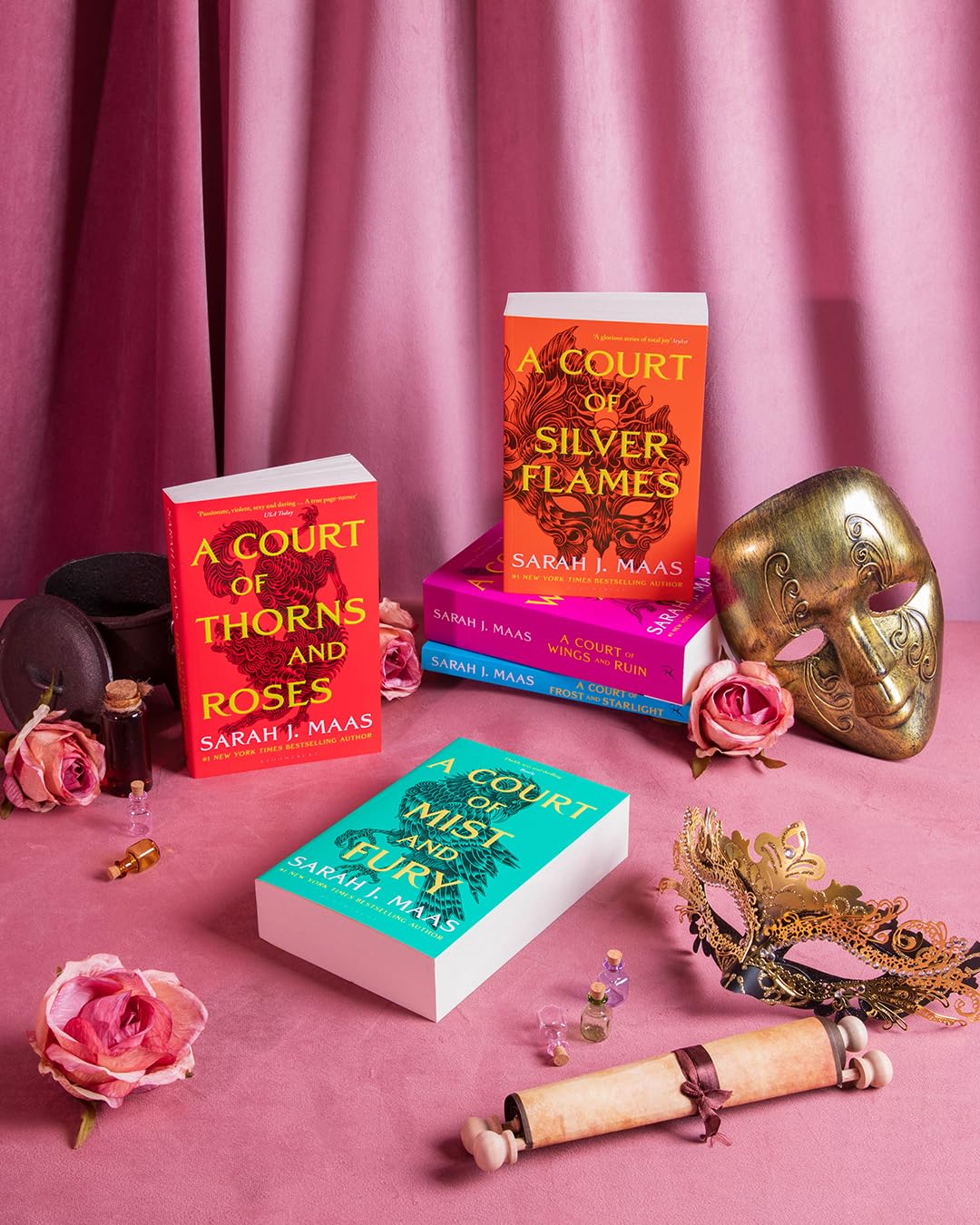 A Court of Thorns and Roses Paperback Box Set (5 books)