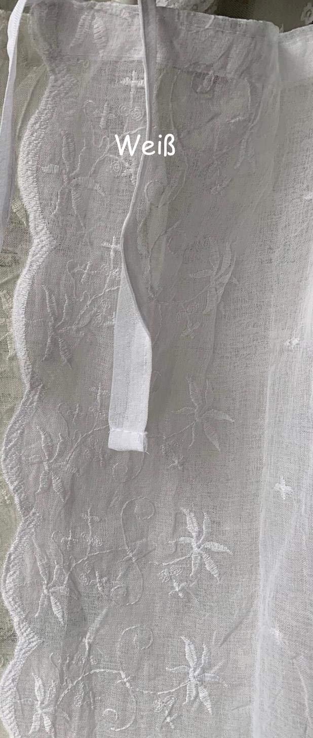 Gardinenschal Kaya WEIß Bestickt 130x250 cm – Romantischer Landhaus-Vorhang mit Bändern, Shabby Chic Store & Dekoschal, feine Spitze für Wohnzimmer & Schlafzimmer, 1 Stück