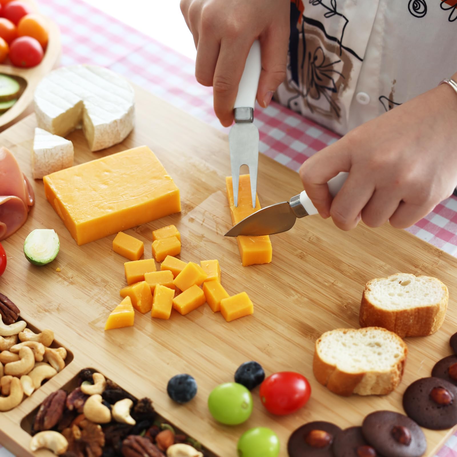 hecef Tagliere in Bambù per Formaggi e Set di Coltelli 13 pezzi - 4 Coltelli da Formaggio, 2 Ciotole in Ceramica ecc. Regali di Inaugurazione Della Casa, Regali di Anniversario