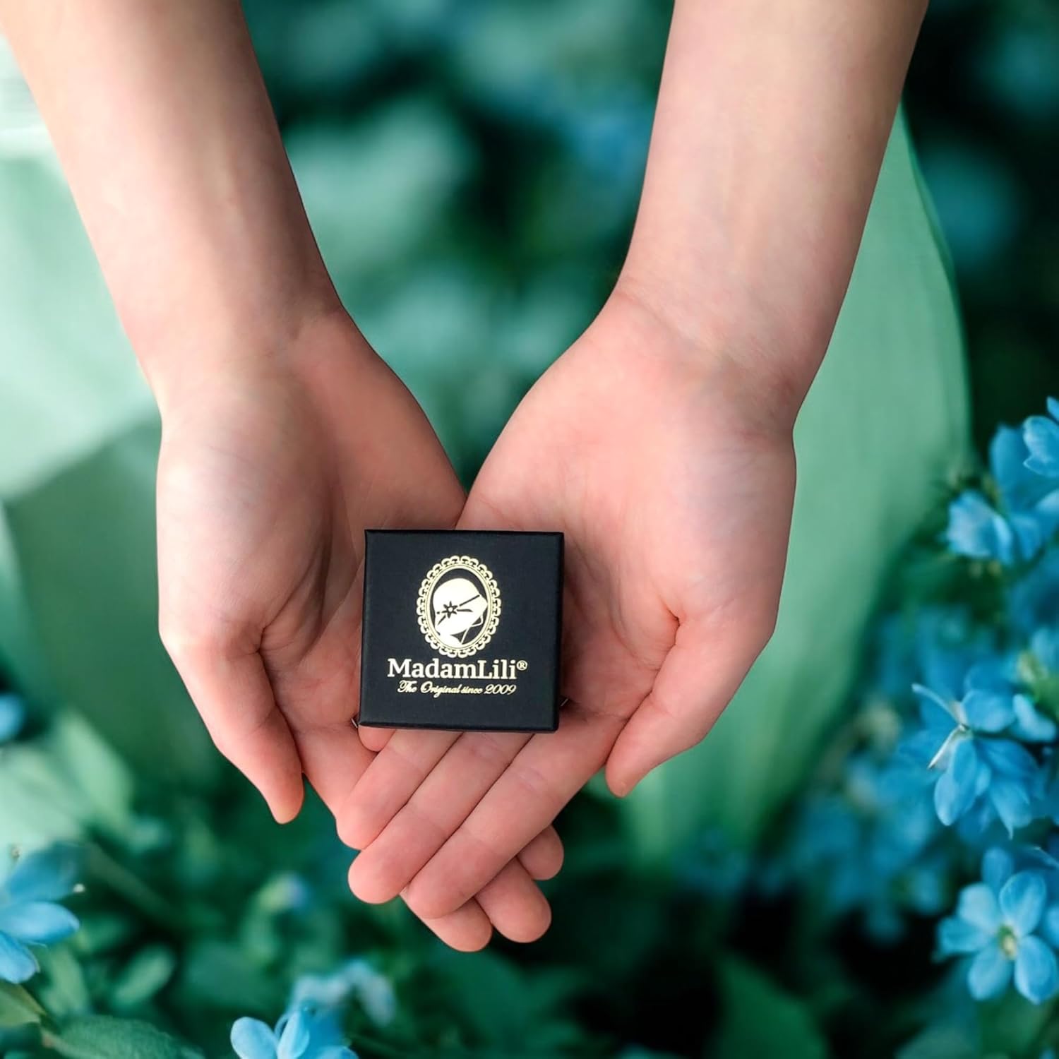 MadamLili 925 Sterling Silver Locket Necklace | Real Forget-Me-Not Flowers | Vintage Jewelry | Memorial Necklace | Meaningful Gift for Mom & Daughter | Flower Pendant Necklace - Image 6