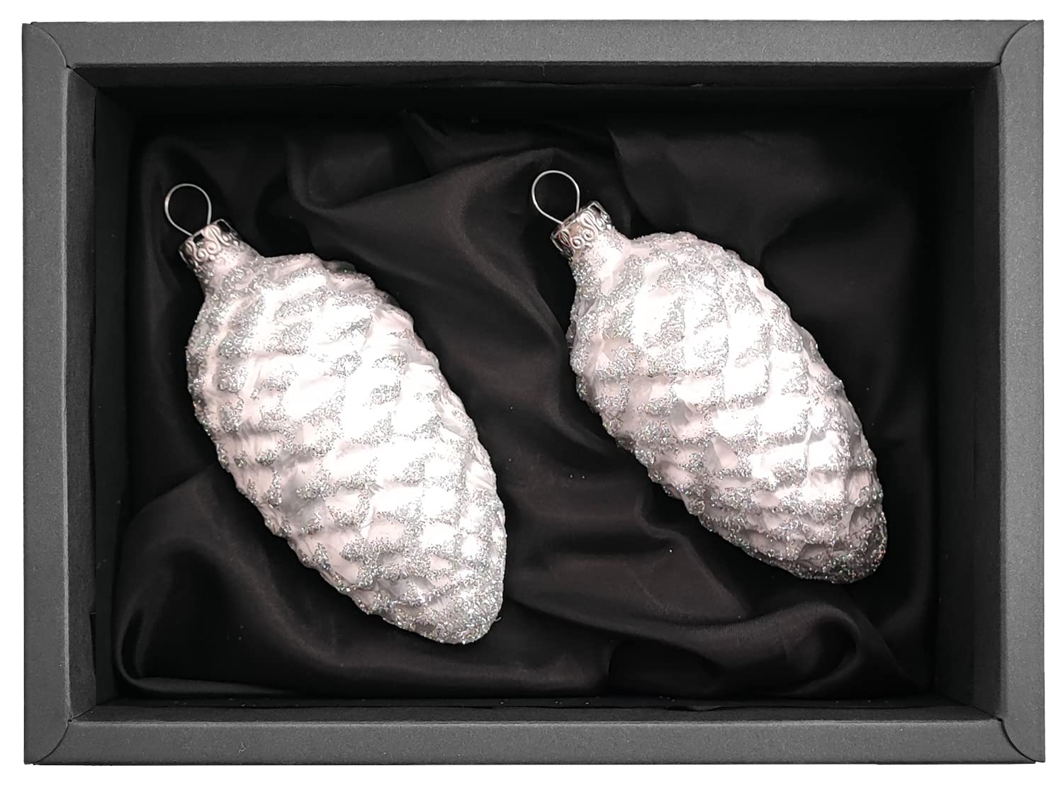 “Snow White iced” – Tannenzapfen | Christbaumschmuck weiß Ice