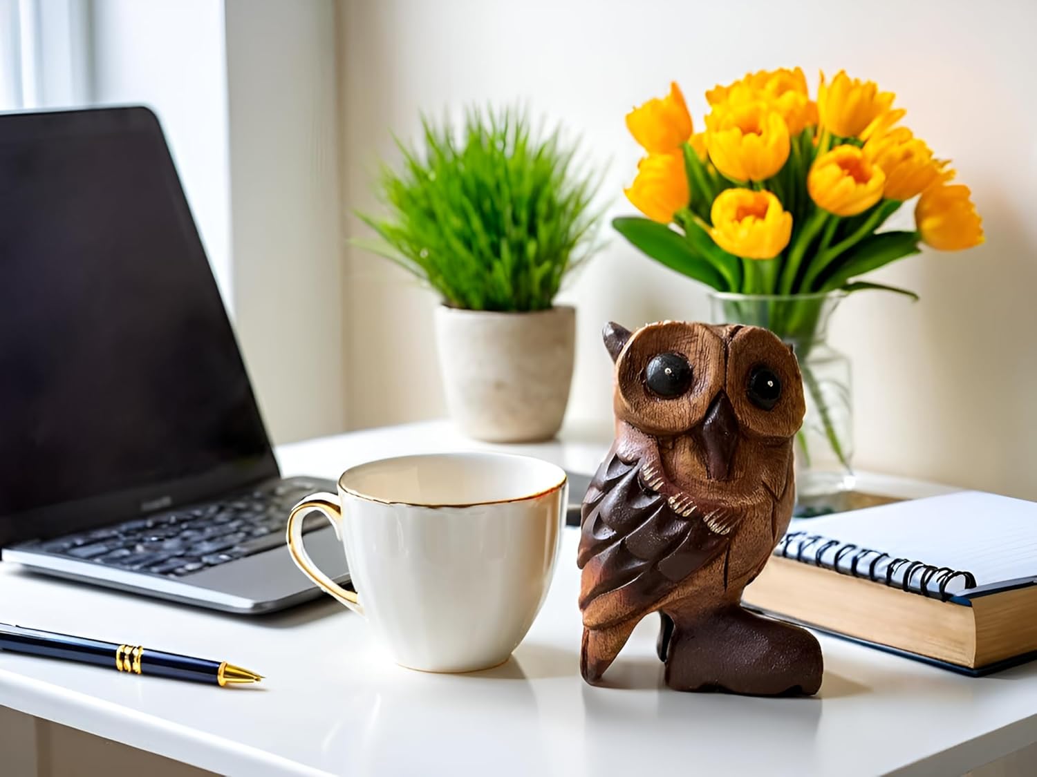 Wooden owl Statue，Exquisite Animal Sculpture Collectible, Suitable for Home and Office Decoration 、Desktop, Bookshelf, Living Room Decoration 、Unique Festive Gift idea