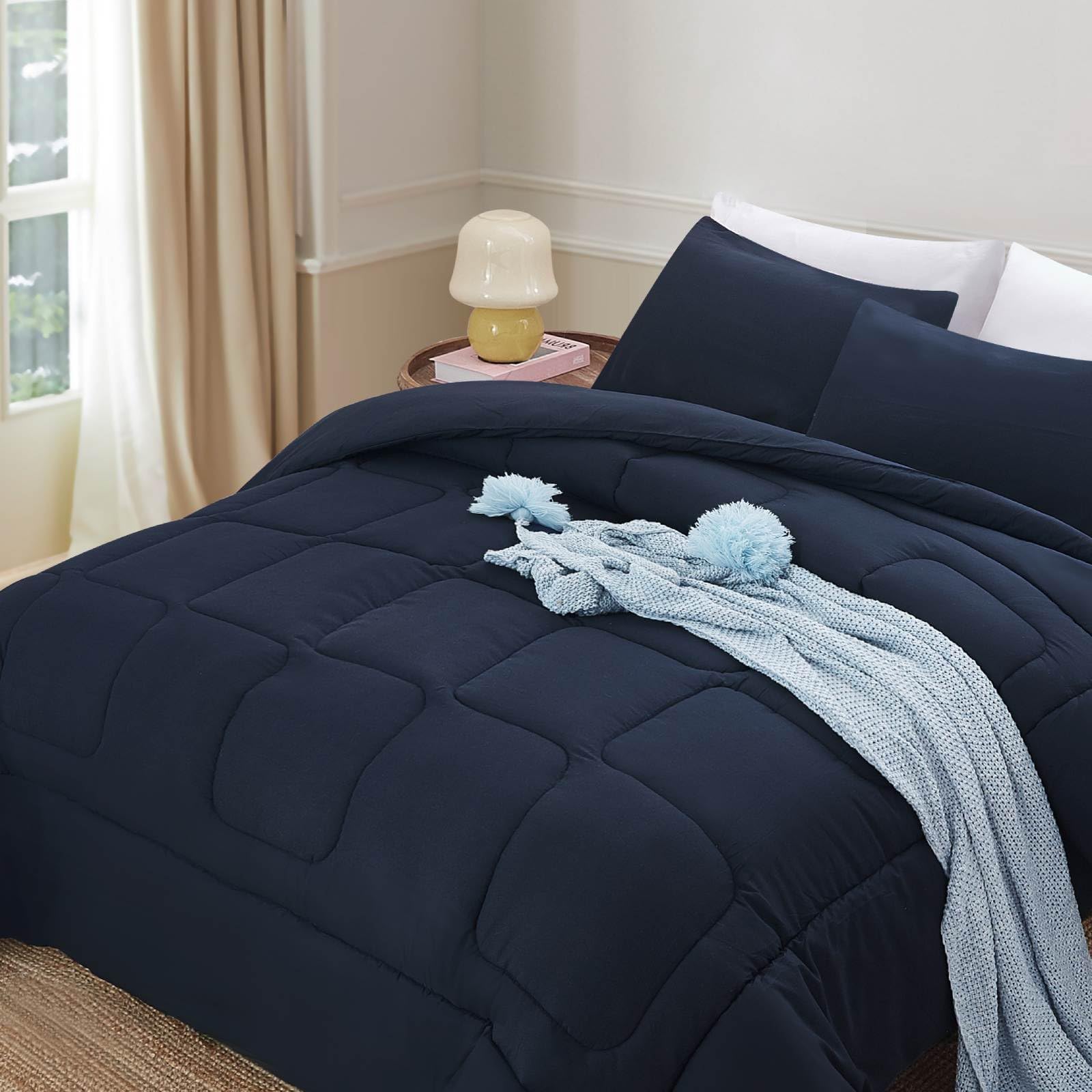 Soft Lightweight Comforter, Solid Color King Size Comforter, Filled with Down