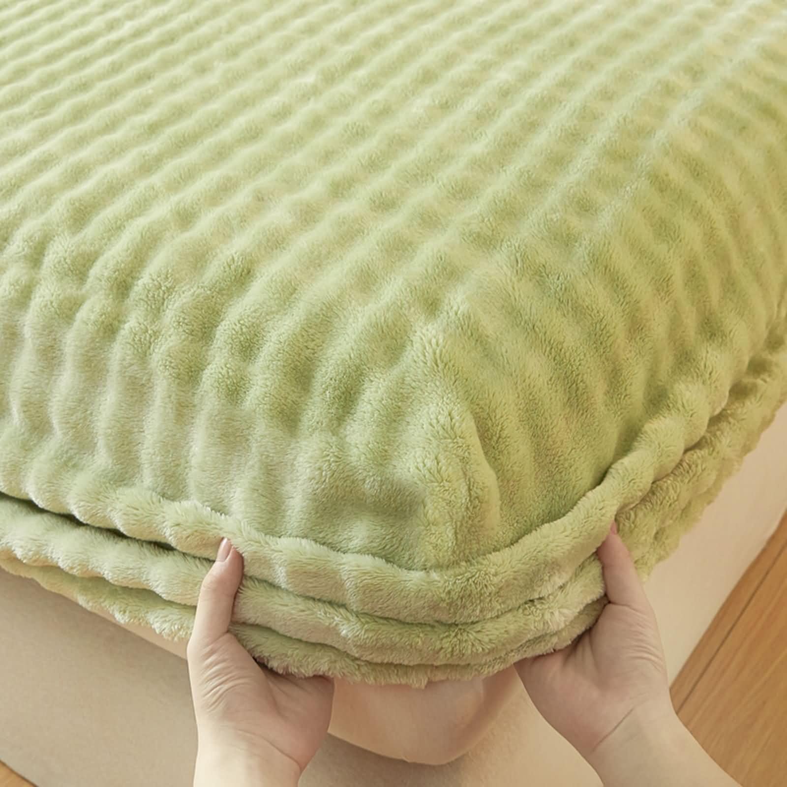 KnSam Prześcieradło z gumką 200 x 220 cm, ochrona z 2 poszewkami na poduszki, jednokolorowe prześcieradło z gumką, aksamitne, 3-częściowe, tekstylia, klasyczne prześcieradło do łóżka, zielone, do