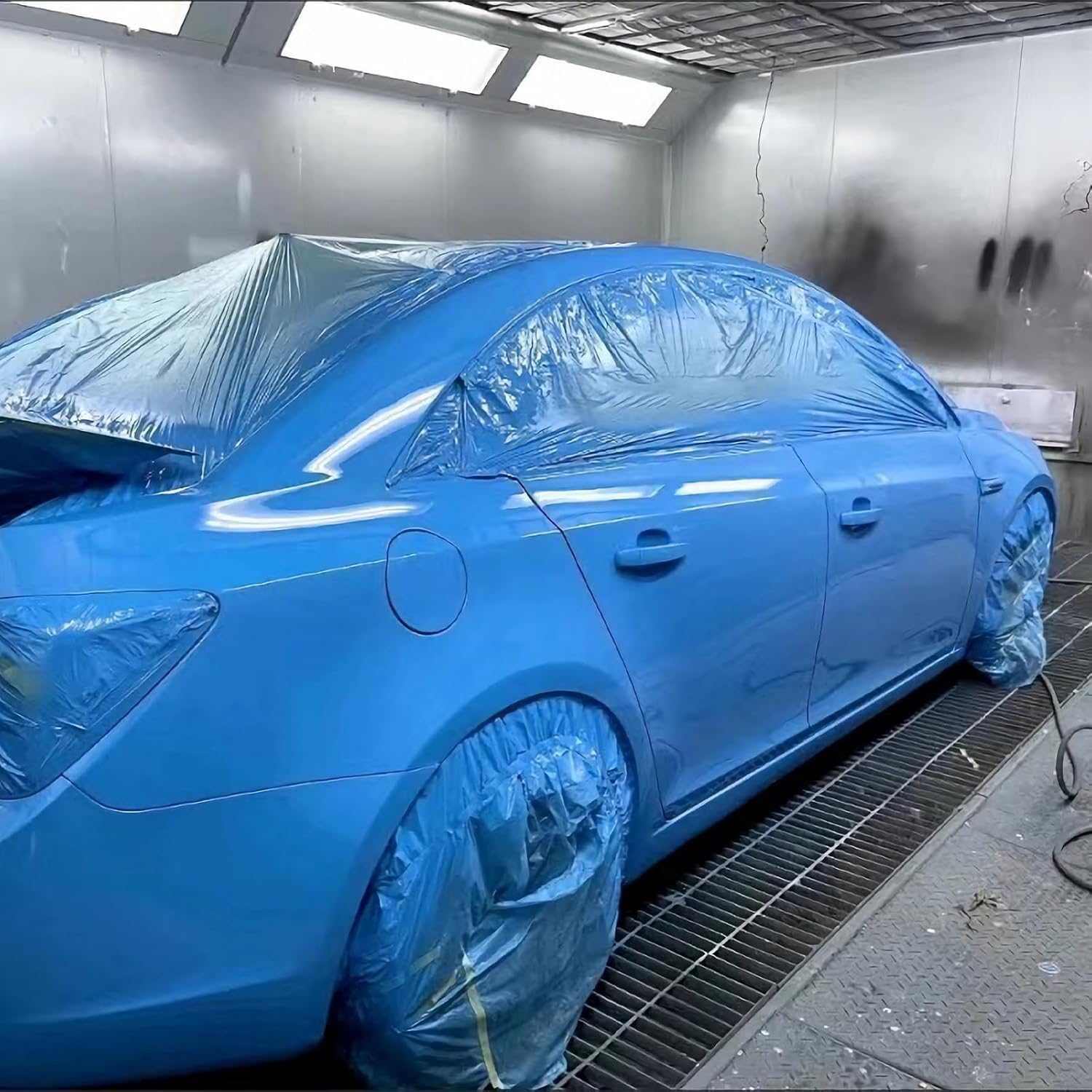 Pintores de plástico con cinta, cinta y cortina, película de enmascarar precintada automotriz | 4 rollos | Película autoadhesiva para pintura | Láminas de plástico para decoración y pintura de