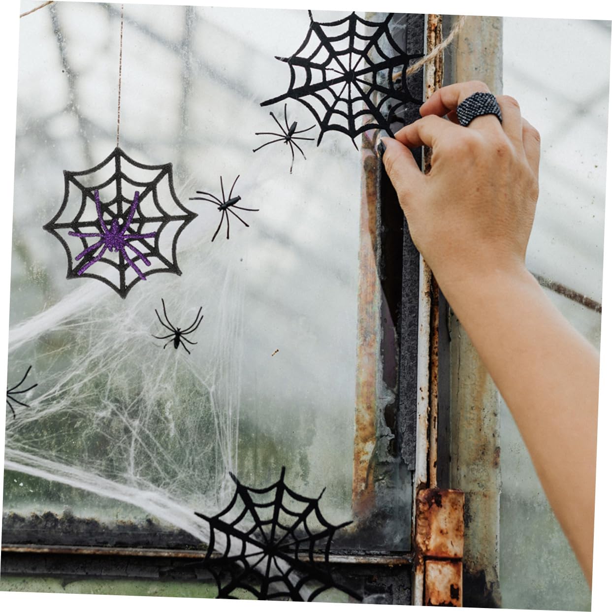 Cabilock 4 Juegos Red De Halloween Telaraña Temporal Colgando Tela De Araña Fiesta Halloween Telaraña De Plástico Delicada Araña Falsa El Plastico Black 12 Uds * 4