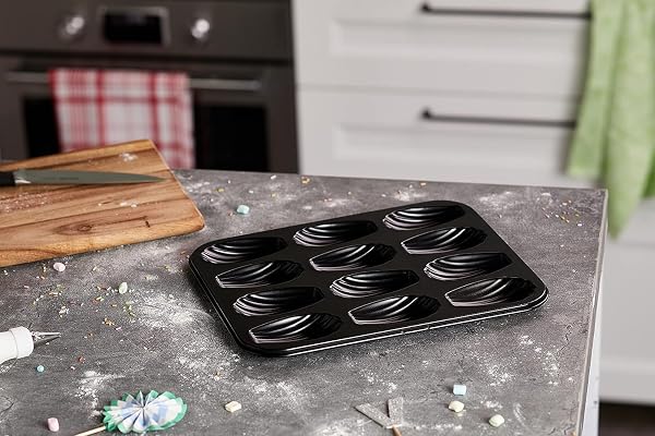 Marque : IBILI Ibili 820502 Plaque de 12 madeleines, Acier, Noir, 25,9 x 20,9 x 1,4 cm in use