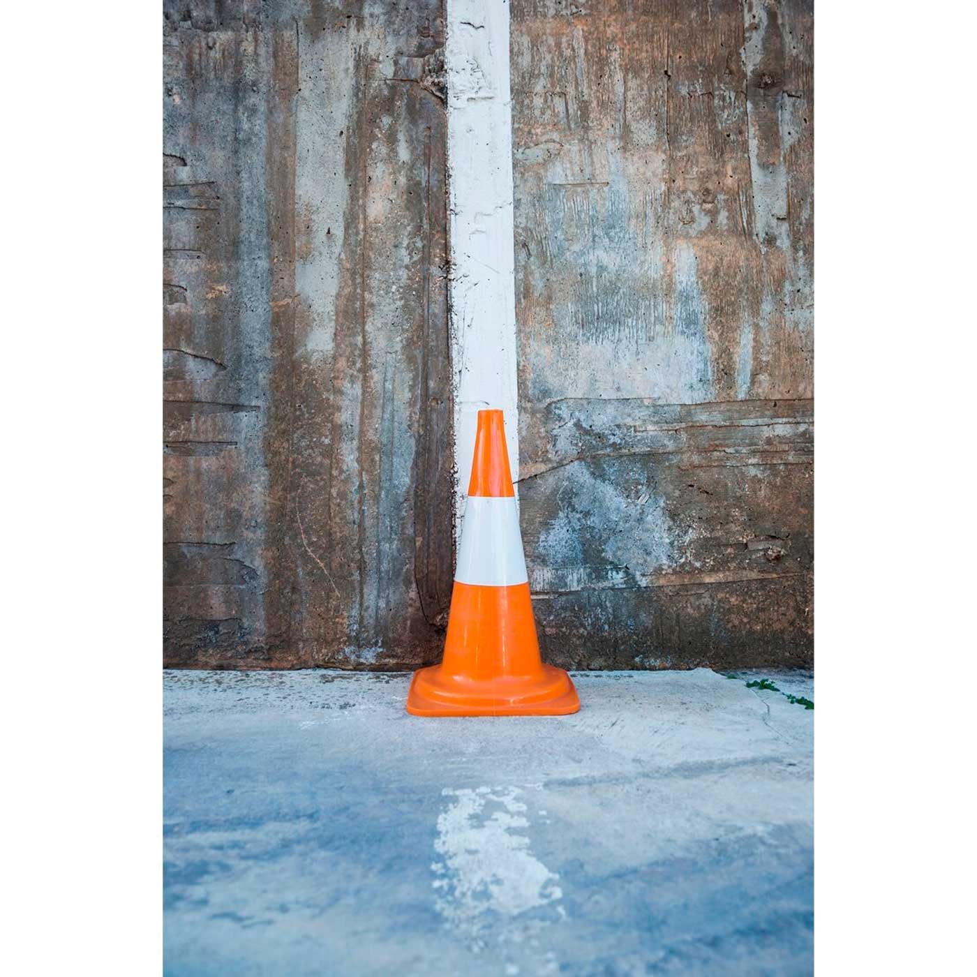 AC - Pack de 4 Conos de tráfico - Fabricados en España - Ideal para señalización Vial, Seguridad en Carretera, para Deporte - 30 x 22,5 x 22,5 cm - Color Naranja con Banda Reflectante