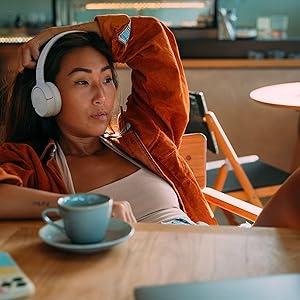 JBL Tune 520BT - Wireless On-Ear Headphones, Up to 57H Battery Life and Speed Charge, Lightweight, Comfortable and Foldable Design, Hands-Free Calls with Voice Aware (White)