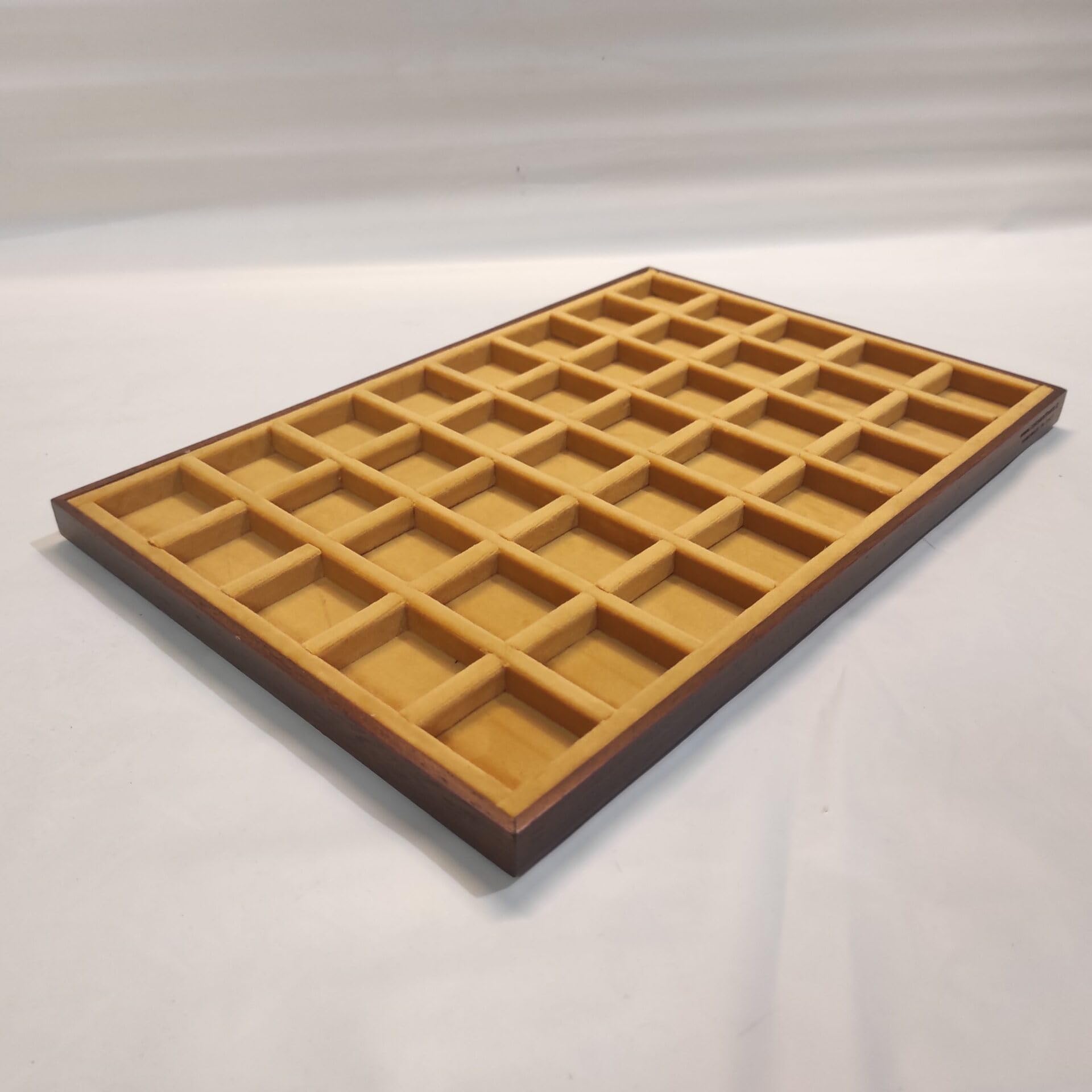 Bandeja de Terciopelo para Monedas Estilo Antiguo – Expositor Artesanal de Madera para Coleccionistas, Compatible con Monedas de 35mm 40mm 45mm