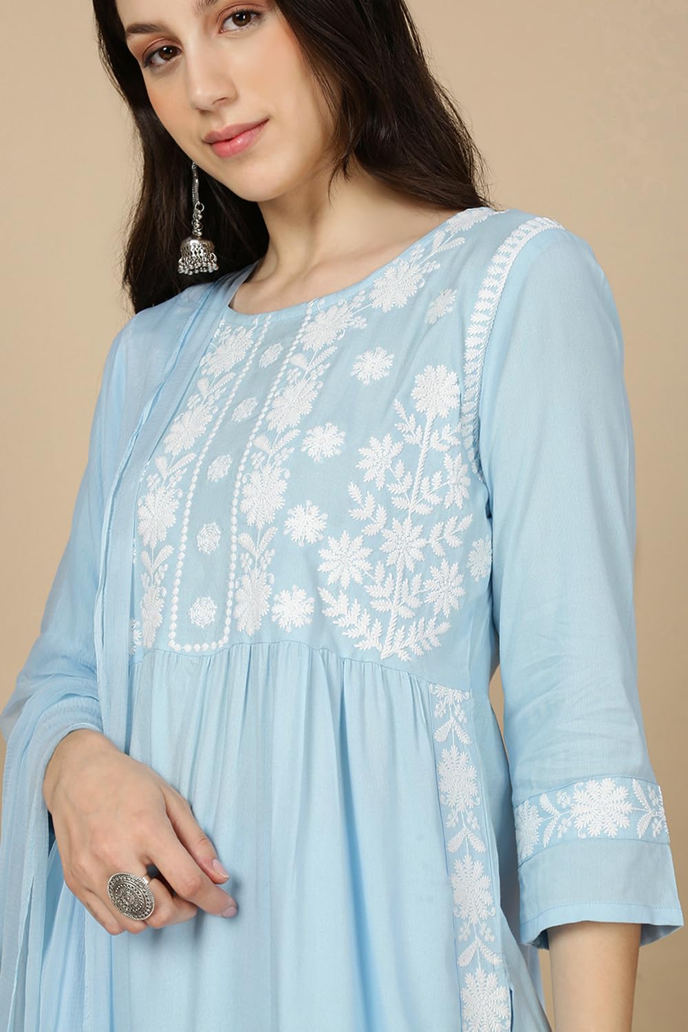 Kaari Ensemble Kurta et Dupatta pour Femme avec Broderie Chikankari | Coupe Ajustée & Évasée | Dupatta en Mousseline & Pantalon Droit avec Poche | Tenue Indienne Traditionnelle Chic & Élégante