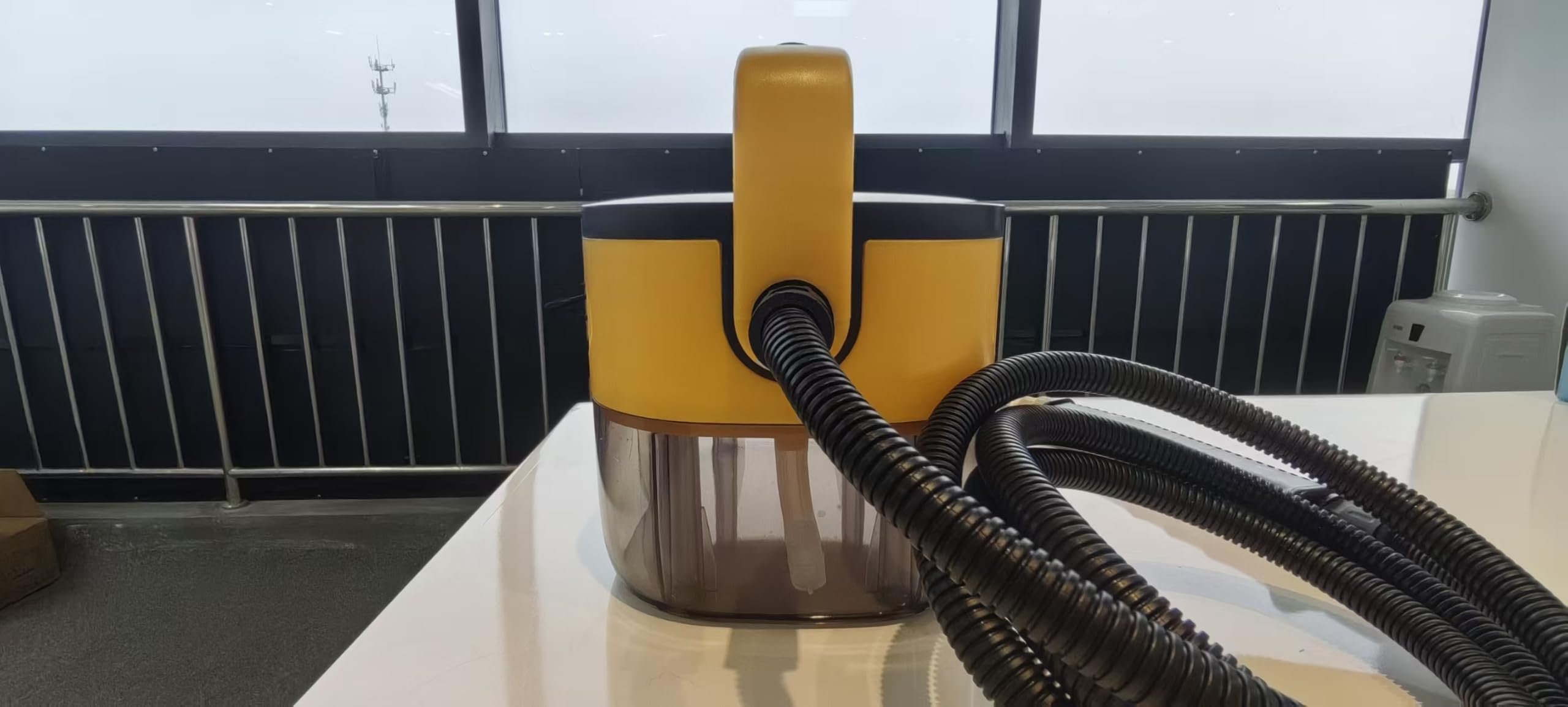 Myjka parowa, 6-stopniowa myjka wysokociśnieniowa, czas nagrzewania 10 s, widoczny zbiornik 1200 ml, 105 °C, 3,5 bar, alarm braku wody, metalowa dysza – idealna do gospodarstwa domowego
