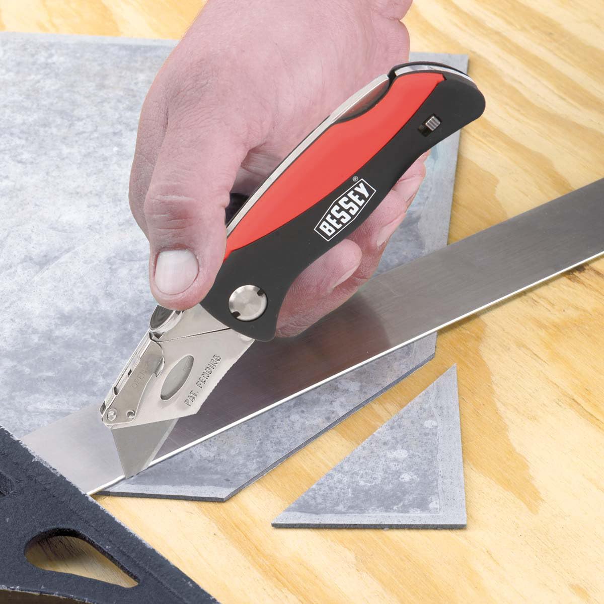 BESSEY Erdi Klingen-Klappmesser mit Kunststoffgriff DBKPH-EU, 160 mm Gesamtlänge 28 mm Schnittlänge, Klingenfach mit 5 Ersatzklingen, Gewicht 0,18 Kg