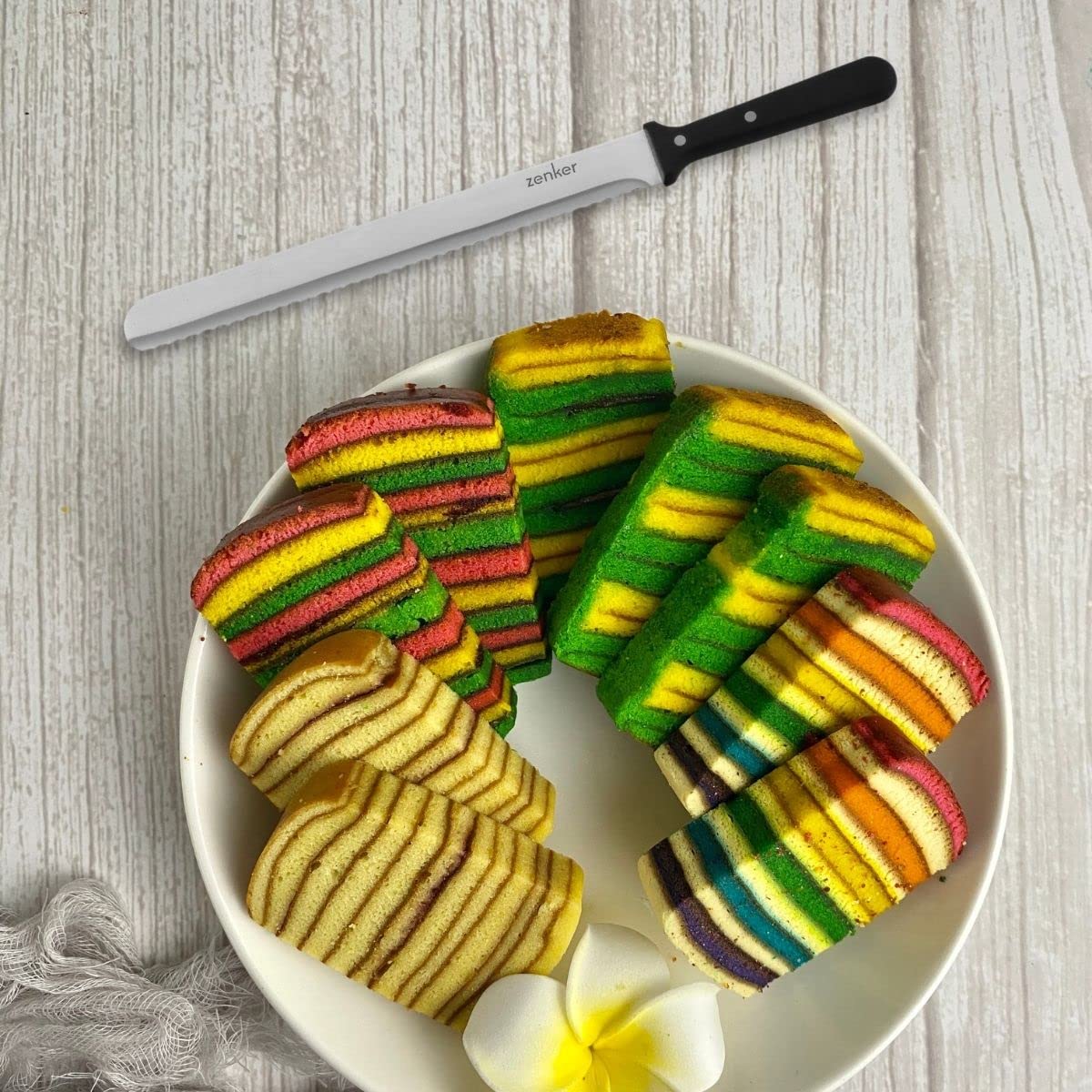 Zenker 9981650 - Juego de 2 piezas para cortar layer cake, utensilios de pastelería, cuchillo de pastelería, círculo de corte, rebanador de tartas, acero inoxidable, plástico, 30 cm, diámetro 26/28 cm