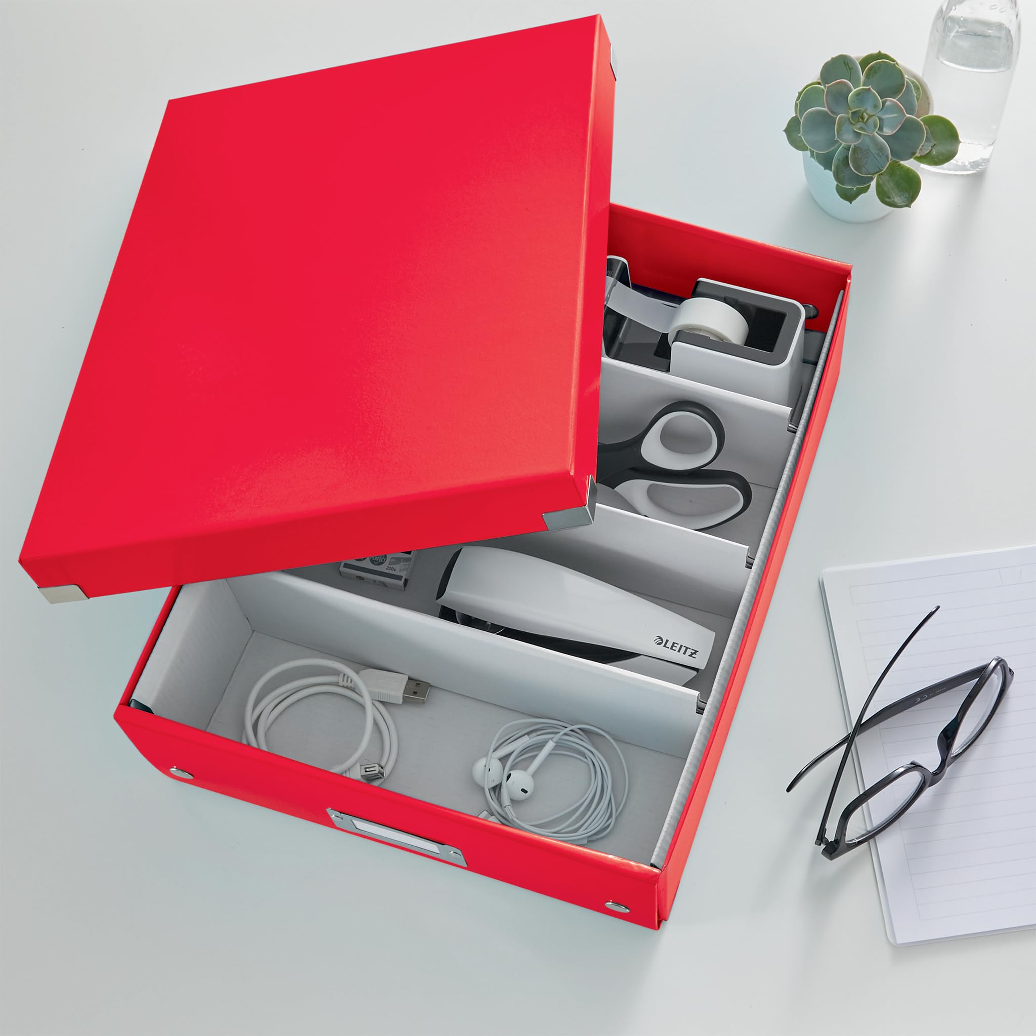 Leitz Click & Store Aufbewahrungsbox mit Deckel Mittel-Groß, Box mit Trennwänden für Zubehör im Büro oder Utensilien im Haushalt, Transportbox aus 85 % recycelter Premium-Hartpappe, Rot, 60580026