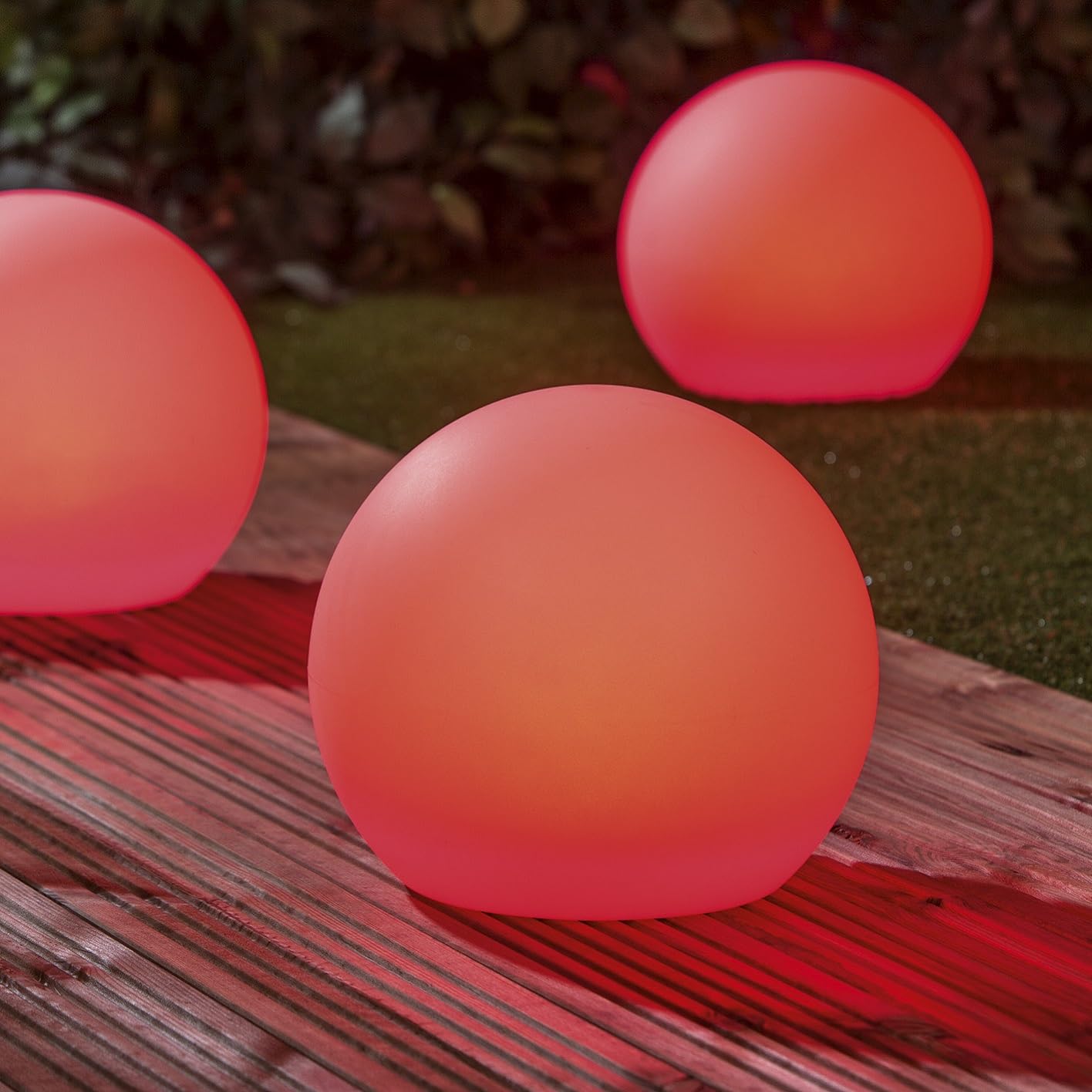 EASYmaxx LED Lampe solaire avec changement de couleur | Lampe de jardin décorative | Effets lumineux avec capteur de lumière du jour In & Outdoor | Résistant aux intempéries IP67, boule 30 cm