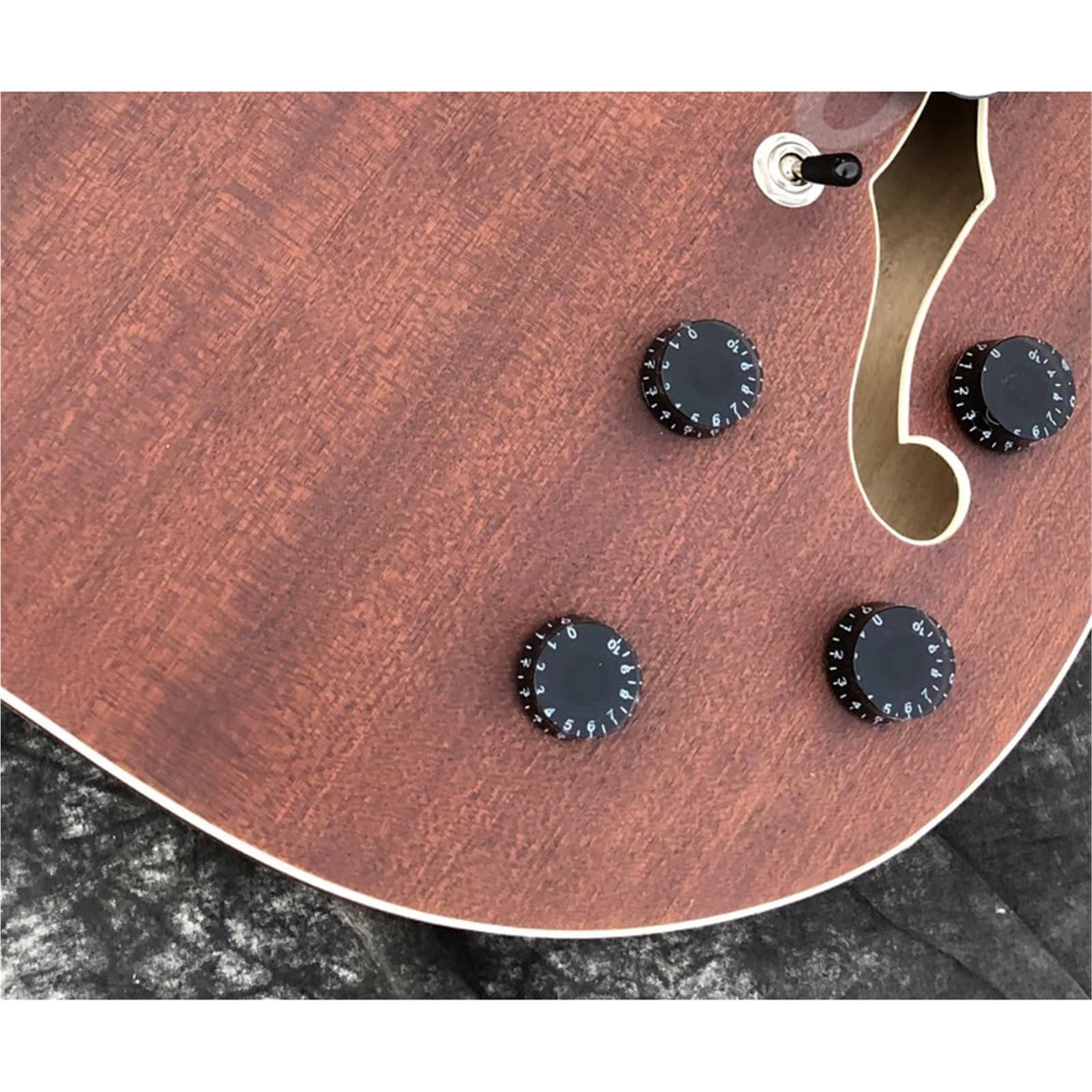 Gitara Elektryczna 6 Strunowa Matowa Brązowa Klonowa Gitara Elektryczna Semi Hollow Archtop Humbucker Pickup 22 Progi