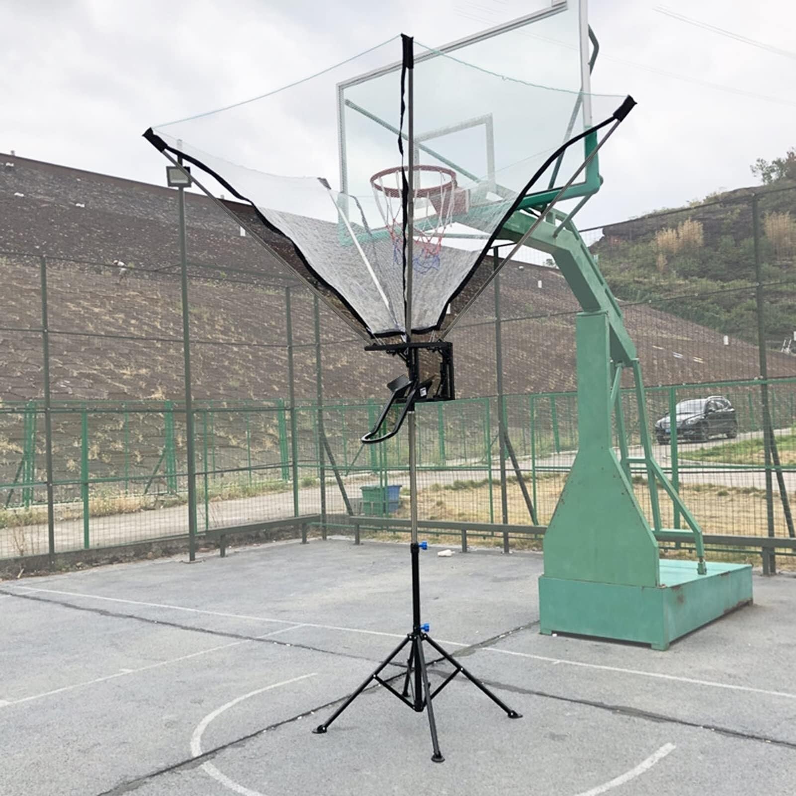 Retourneur de basket-ball portable pour s'entraîner seul dans son jardin ou sur un playground