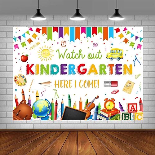 Fondo de 7 x 5 pies para jardín de infantes para el regreso a la escuela, con texto en inglés "Watch Out Kindergarten Here I Come", suministros para