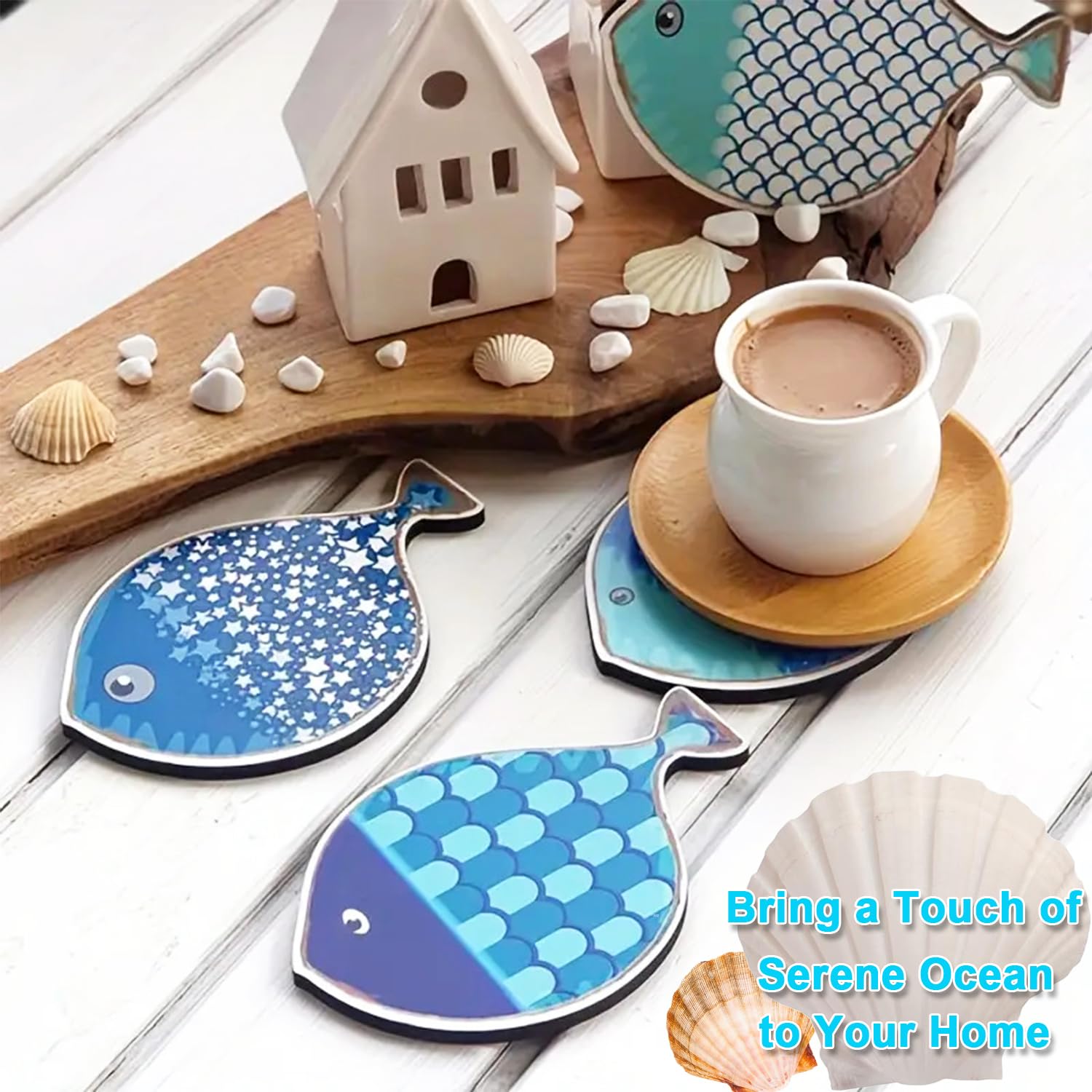 Juego de 4 Posavasos de Madera en Forma de Pez, Tema Oceánico Azul y Blanco | con Dibujos únicos Pintados a Mano, Posavasos Ecológicos Resistentes al Calor y Antideslizantes para Tazas, Regalo Costero
