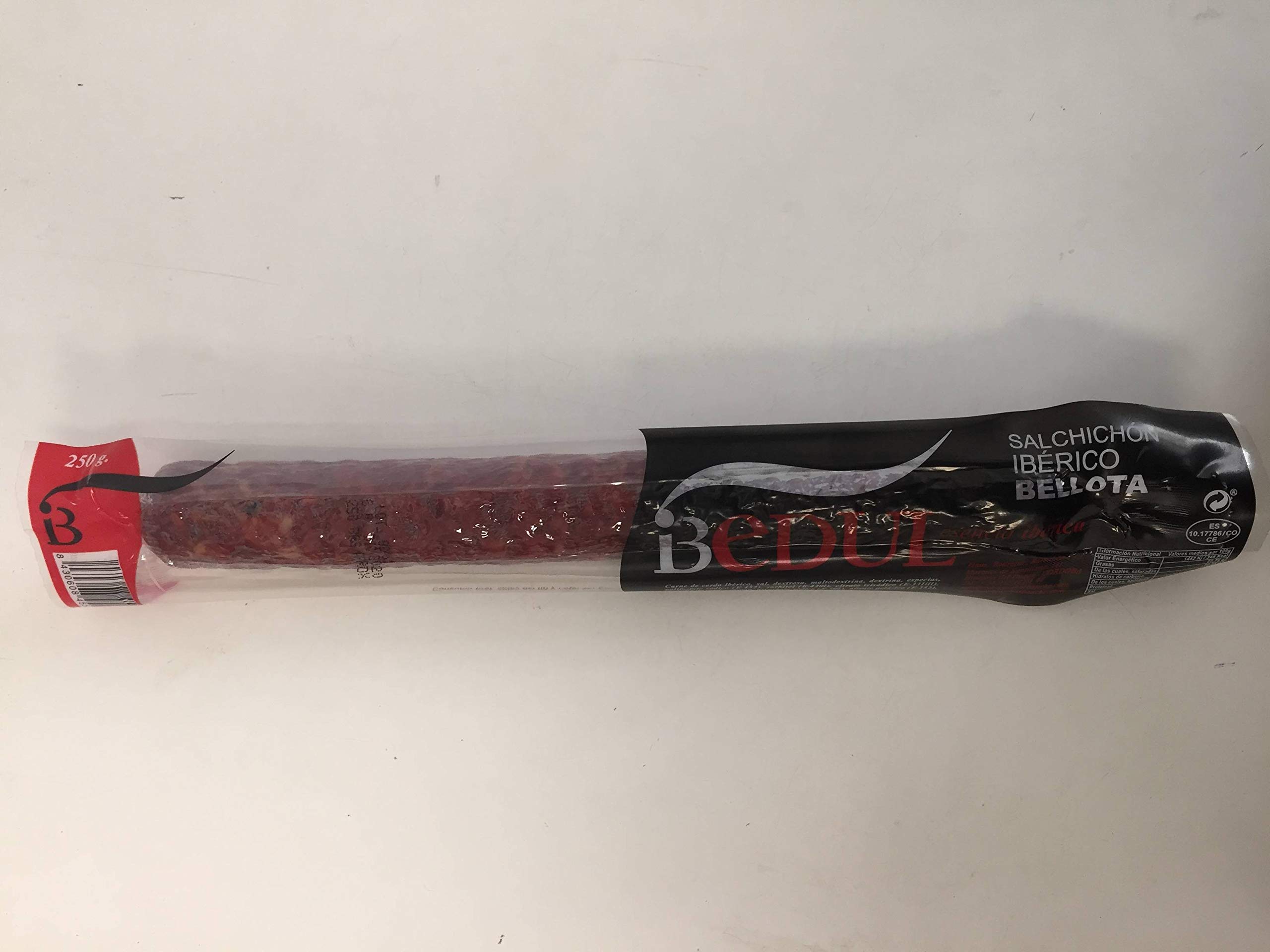 Cesta lote gourmet de regalo navideño empleados con salchichón y chorizo herradura ibérico, lomo extra curado, cuña de queso curado y vino crianza Marques de Carrión
