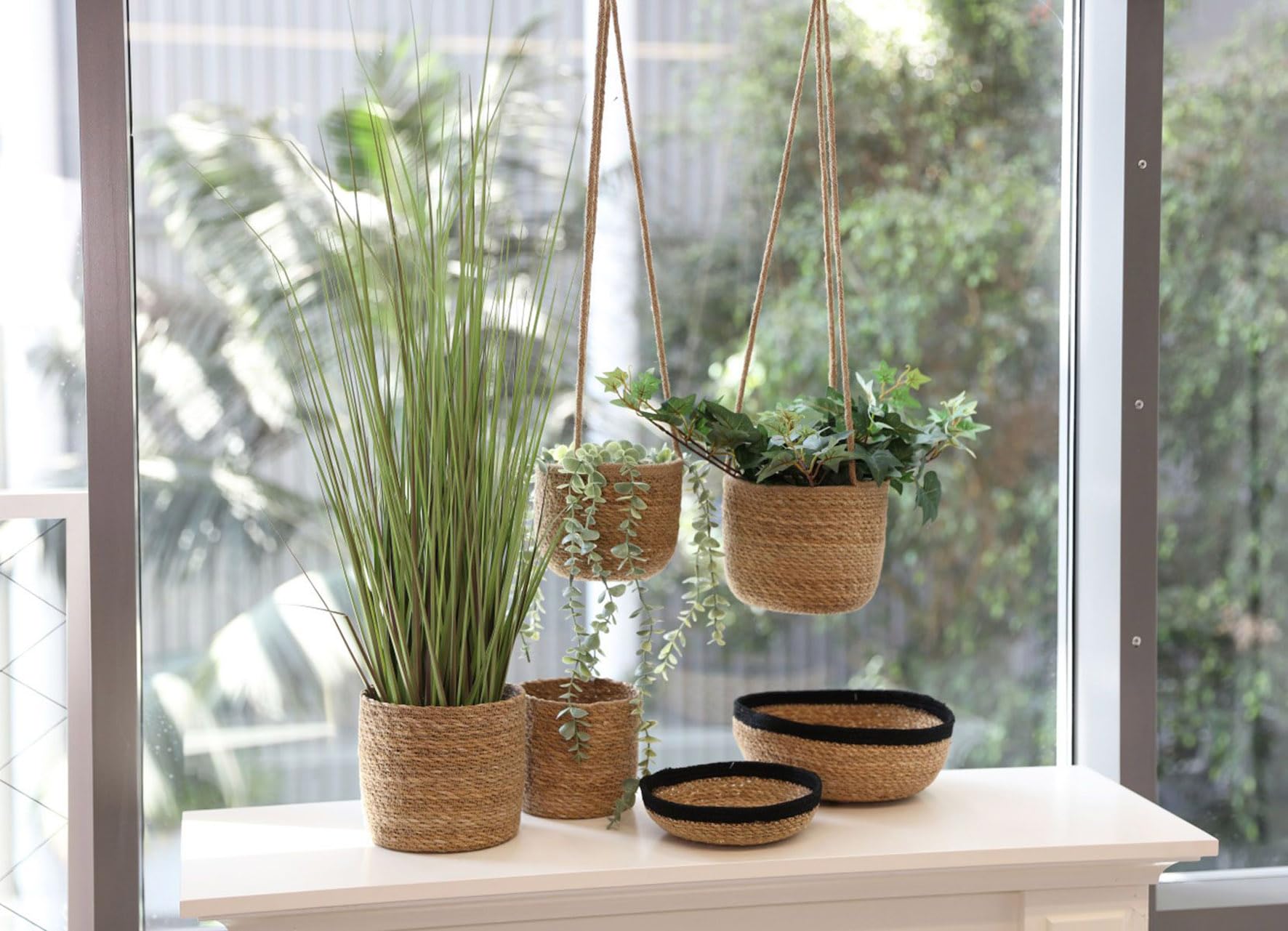 Lot de 3 pots de fleurs suspendus en jonc de mer naturel – 23, 20, 17 cm – Pot de fleurs à suspendre en matériau naturel – Pot de fleurs suspendu avec film intérieur