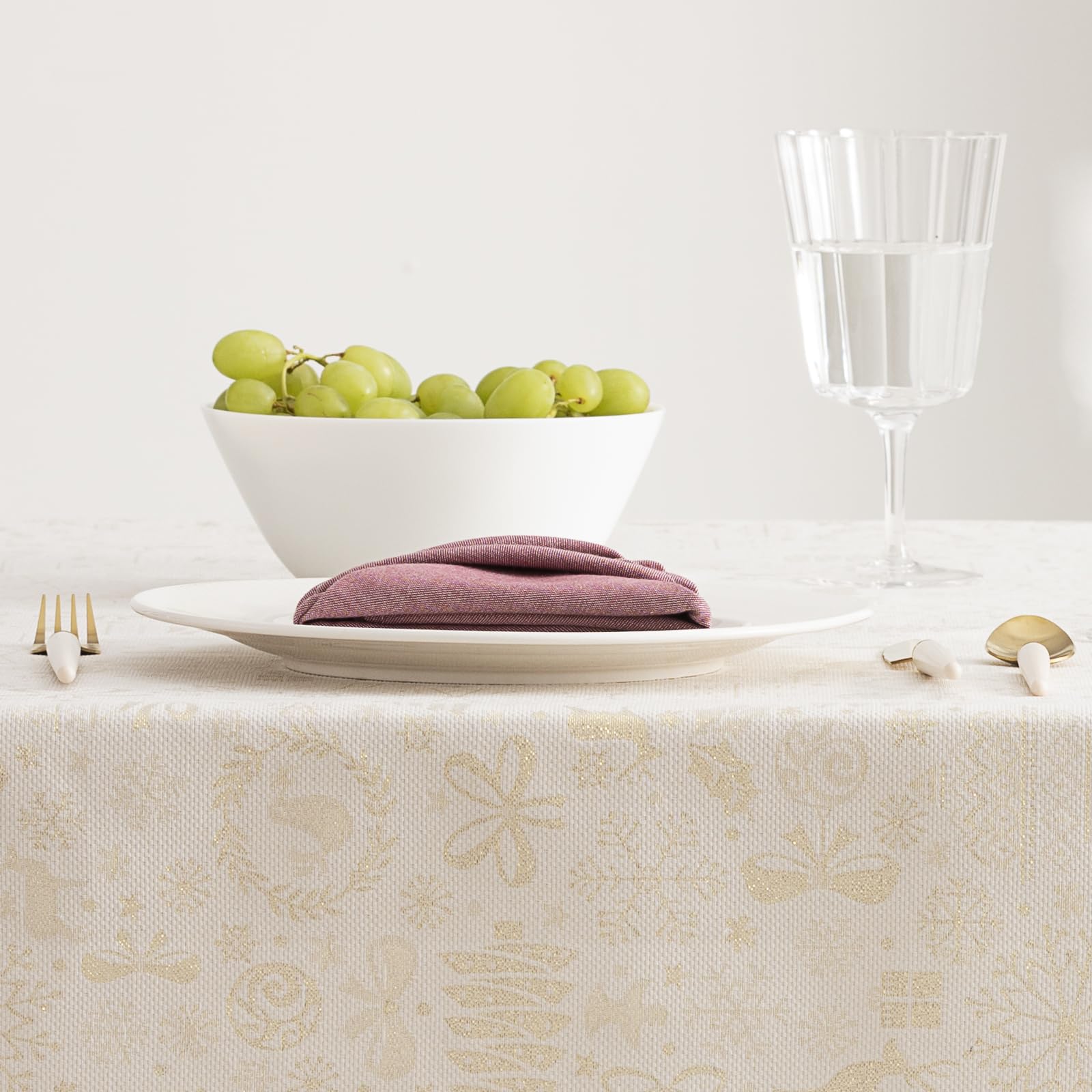 GAMUSI Tablecloth Christmas Jacquard Gold Thread Dining Table Square Christmas Decoration 140 x 140 cm, Ecru - Image 4
