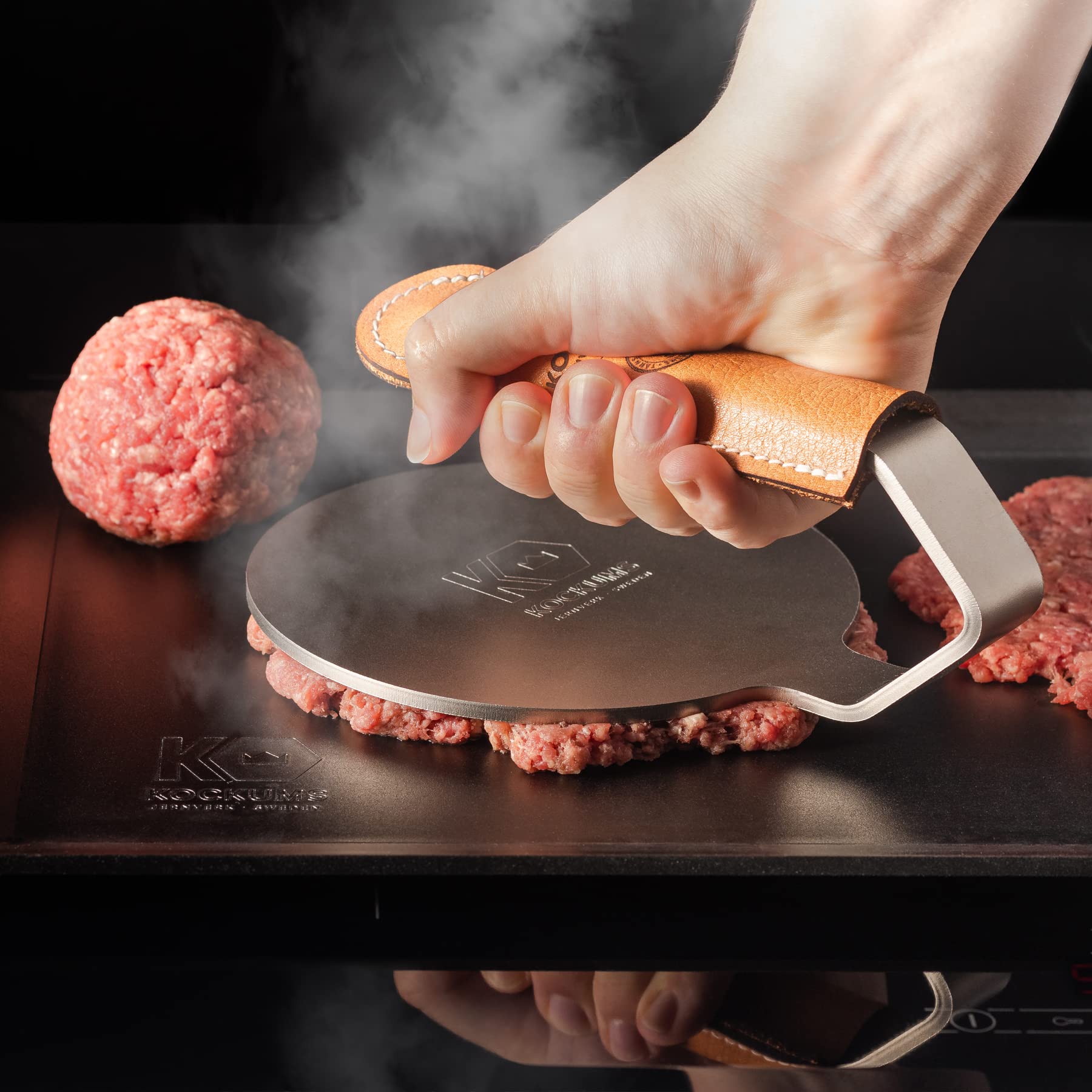 Kockums Jernverk Smash Burger Presse mit Ledergriff - Smashburger Presse 660 g Ø 14 cm - Schwedischer Edelstahl - Keine scharfen Kanten - PFAS-frei